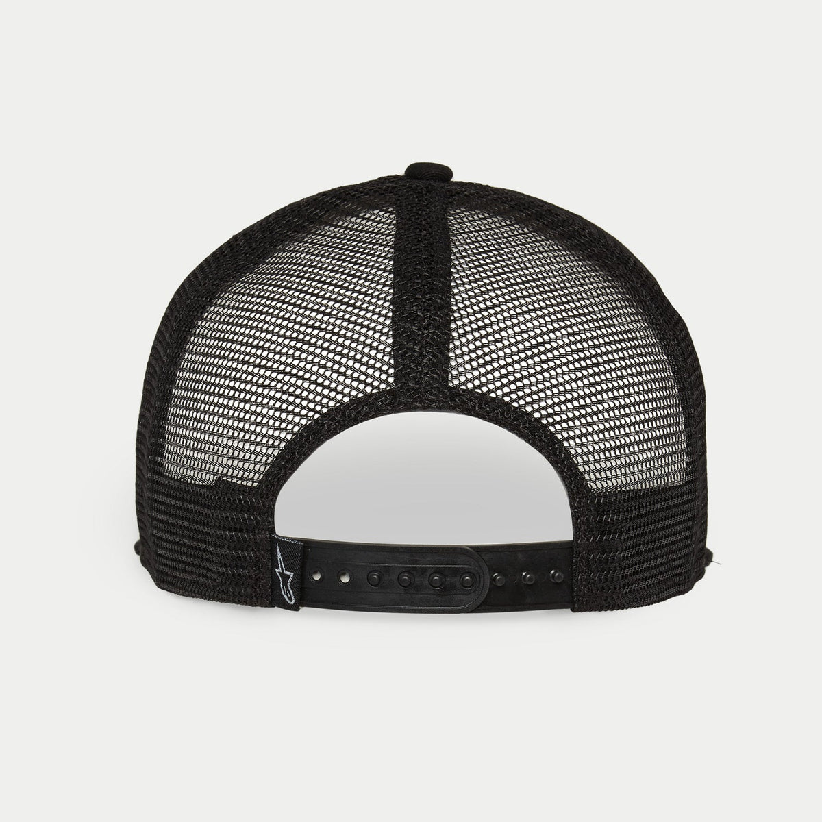 Cappello Alpinestars Corp Trucker, bianco e nero, vista posteriore con pannelli in mesh traspirante nero, chiusura snapback regolabile, piccolo logo Alpinestars sull'etichetta posteriore, copricapo casual ispirato al motorsport