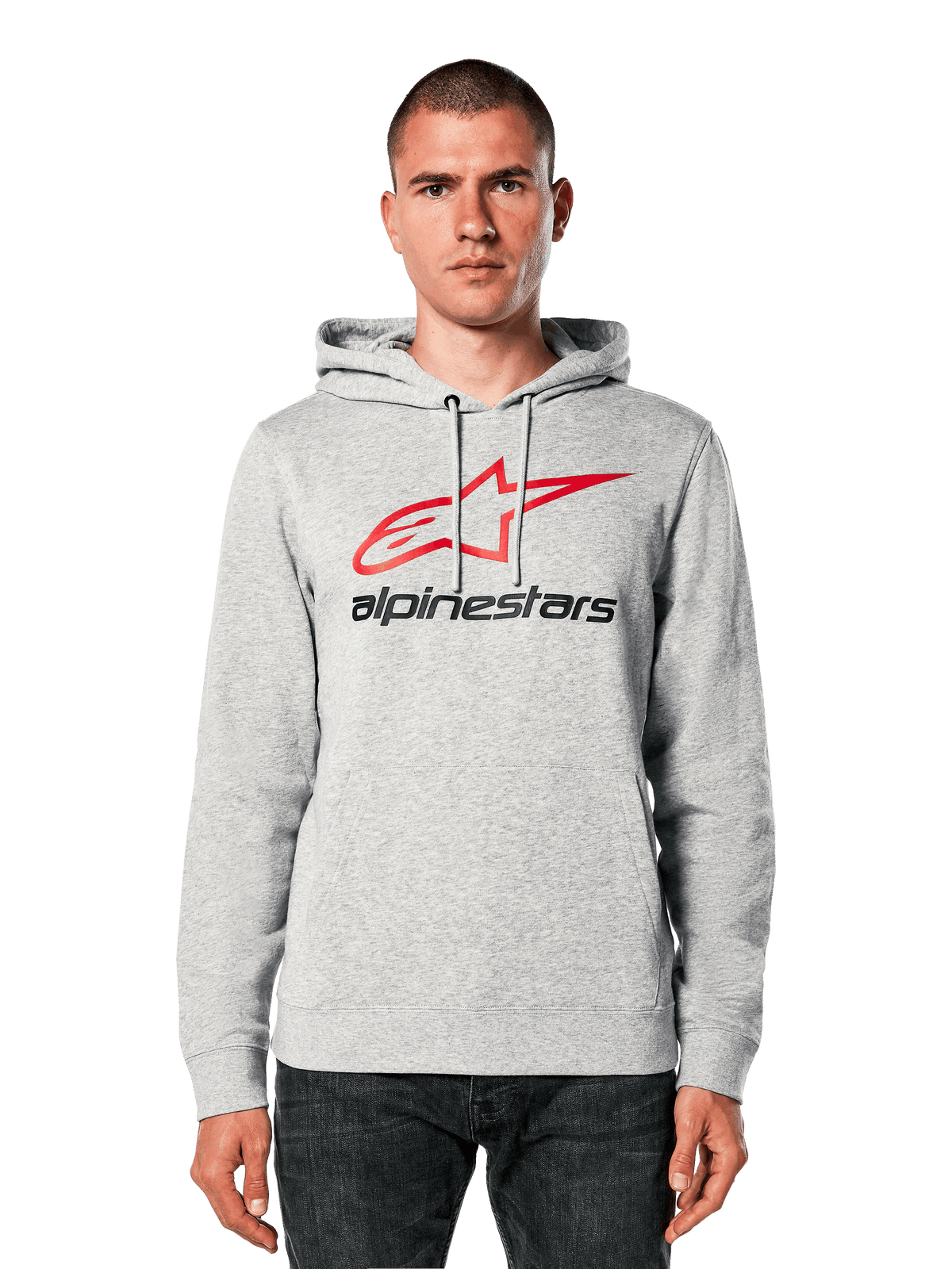 Alpinestars Always V3 Hoodie, felpa grigio chiaro melange con logo a stella rosso e nero, indossata da un modello, streetwear casual, cappuccio con cordino, tasca a marsupio frontale, design ispirato al motorsport