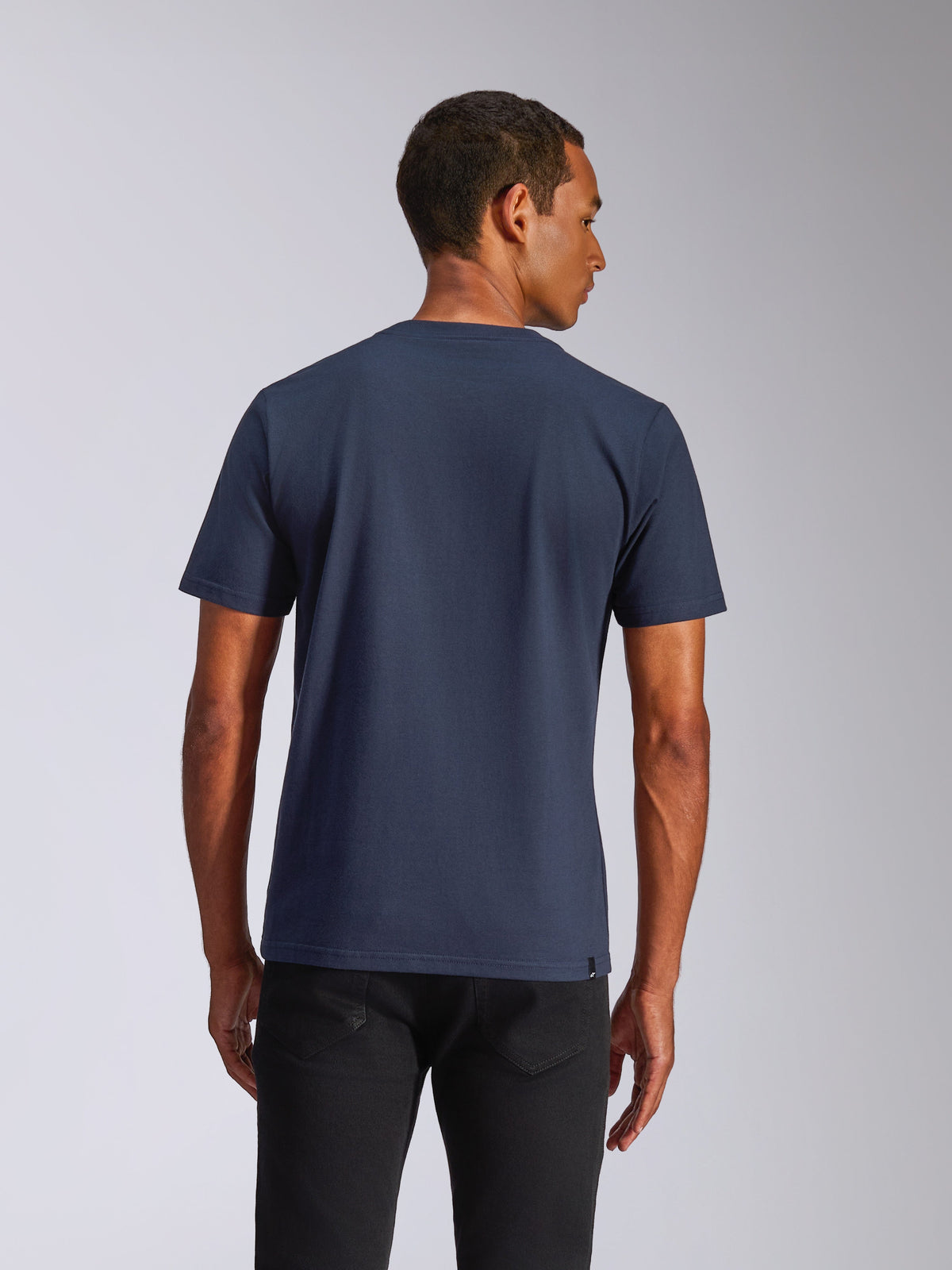 Alpinestars Ride 4.0 CSF Tee, maglietta a maniche corte, blu navy, vista posteriore su un modello, streetwear casual motorsport