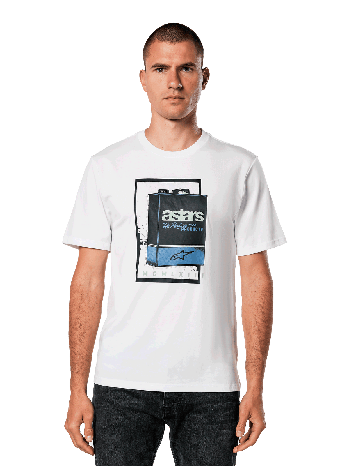 Alpinestars Galun CSF Tee, maglietta bianca a maniche corte, grafica vintage di una tanica di benzina blu e nera con logo Astars e numeri romani MCMLXIII, streetwear casual motorsport