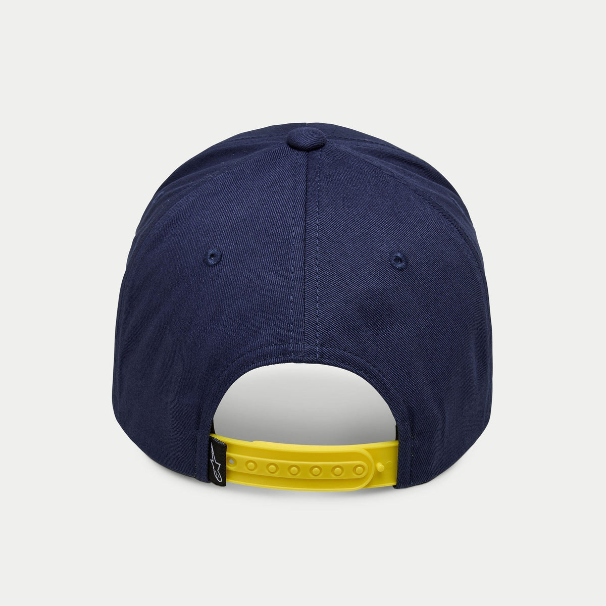 Alpinestars Par Hat, cappellino snapback blu navy, vista posteriore con cinturino regolabile giallo brillante e piccola etichetta nera con logo, corona strutturata in twill di cotone navy, accessorio sportivo casual