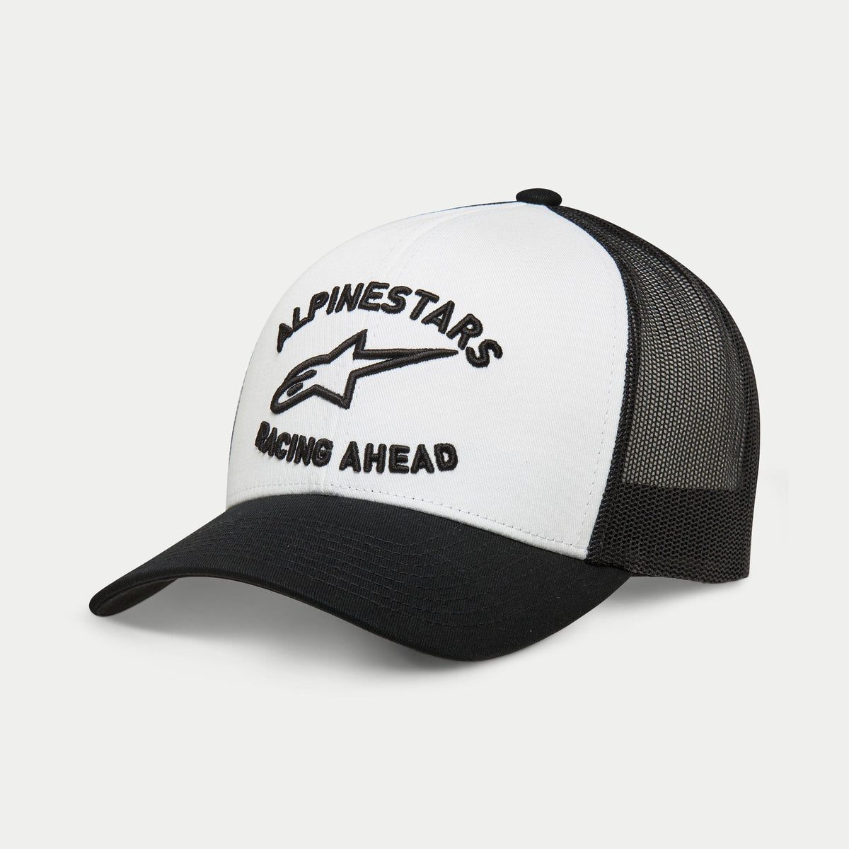 Cappello Alpinestars Triple Trucker, cappellino trucker casual, bianco e nero, ricamo 3D nero con logo a stella e scritta 'Racing Ahead', visiera curva con retro in rete, abbigliamento sportivo streetwear