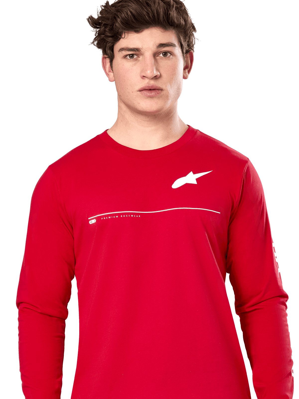 Alpinestars Committed CSF Tee, t-shirt a maniche lunghe, rosso, logo Astars bianco sul petto con linea orizzontale e scritta "Premium Racewear", indossata da un modello, streetwear casual ispirato al motorsport