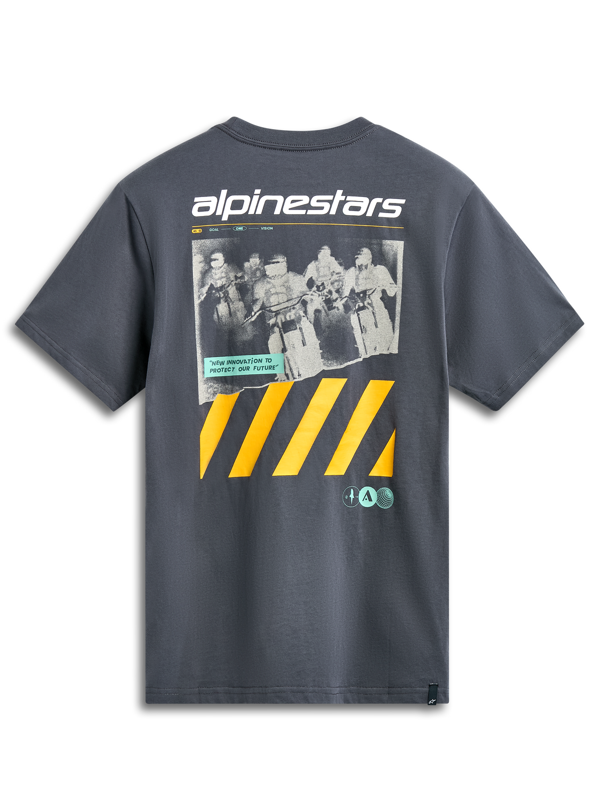Alpinestars No Barrier CSF Tee, t-shirt a maniche corte, grigio antracite, grande grafica con foto motocross effetto invecchiato, logo Alpinestars bianco e vivaci strisce diagonali gialle, streetwear casual ispirato al motorsport