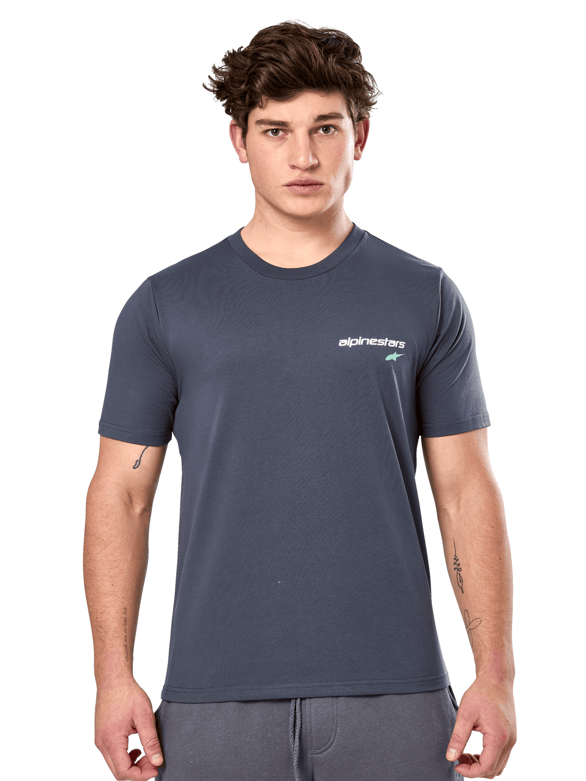Alpinestars No Barrier CSF Tee, maglietta a maniche corte, grigio scuro, logo Alpinestars bianco con stella verde acqua sul petto, abbigliamento casual motorsport streetwear