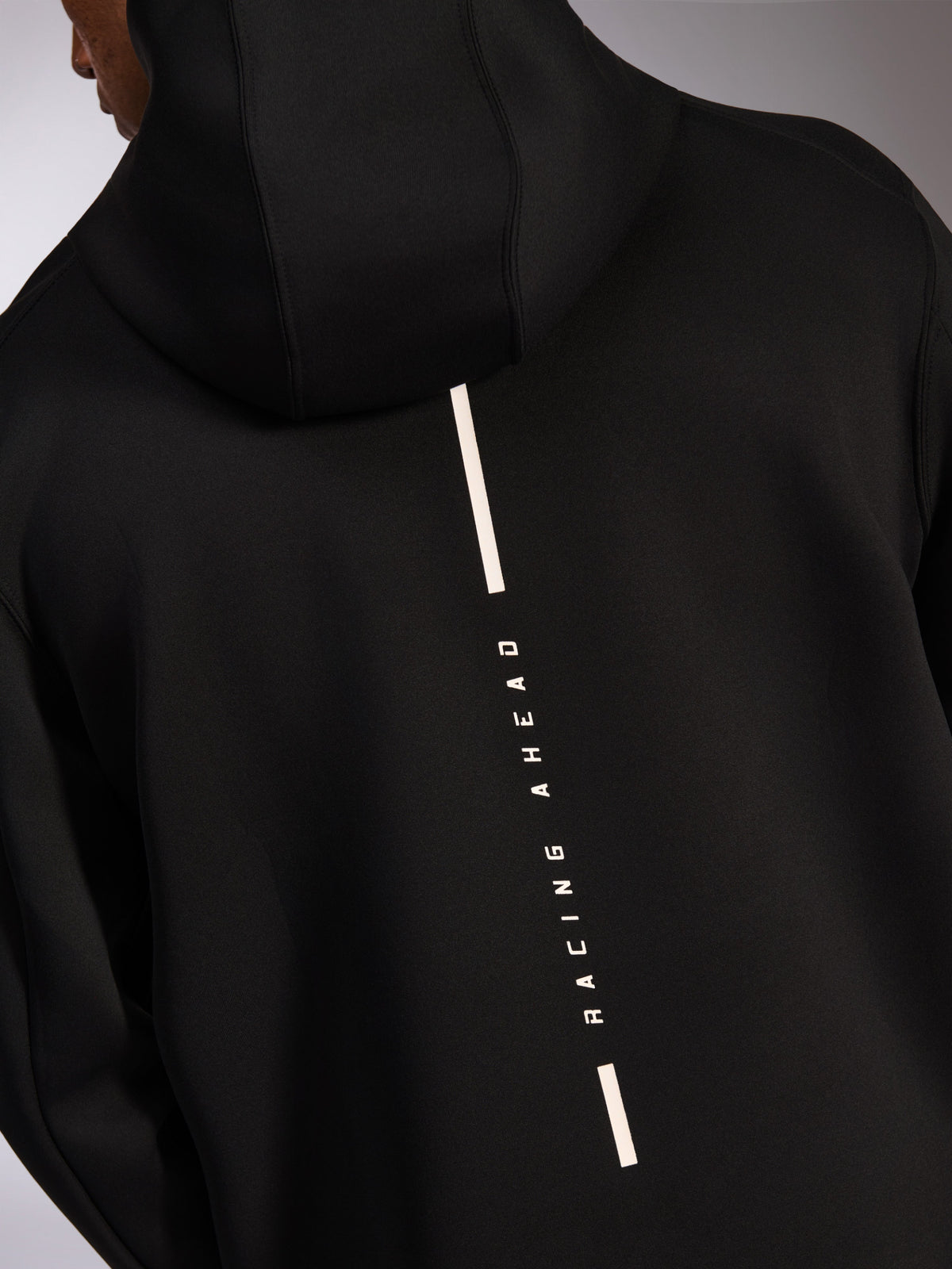 Alpinestars Insight Hoodie, felpa sportiva casual, nero, vista posteriore con logo a striscia bianca verticale Racing Ahead, pile liscio tri-blend double face, design moderno ispirato al motorsport