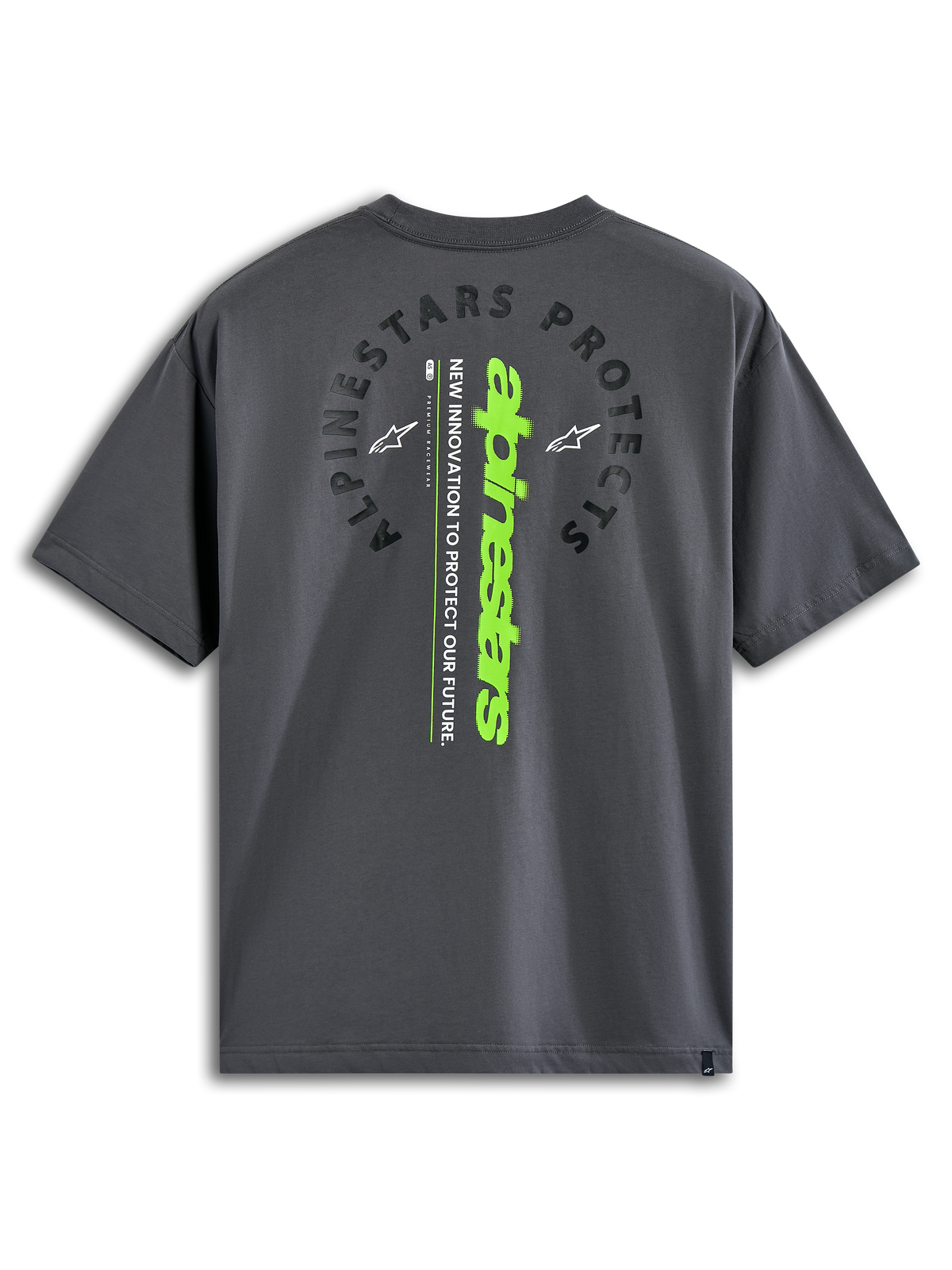 Alpinestars Overhang Oversized CSF Tee, maglietta a maniche corte, color carbone, vista posteriore con scritta 'Alpinestars Protects' ad arco e marchio verticale verde lime, streetwear casual ispirato al motorsport