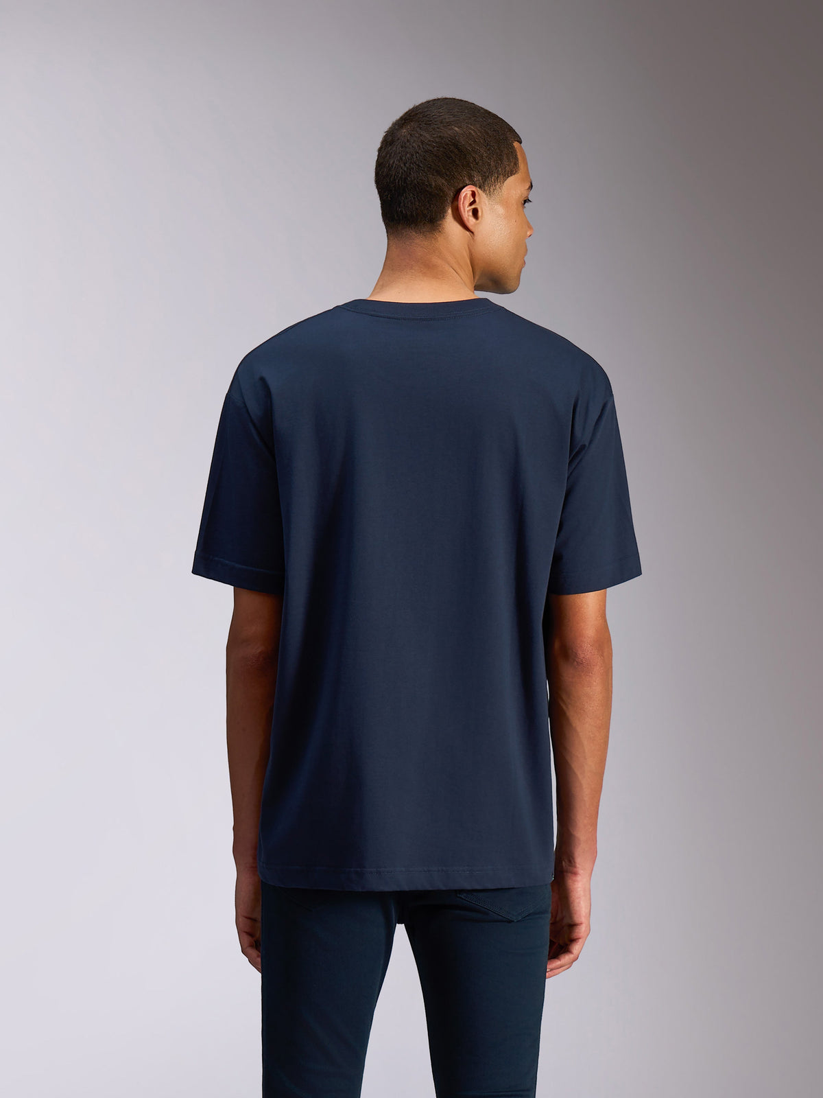 Alpinestars Alter Oversized CSF Tee, maglietta a maniche corte, blu navy, vista posteriore che mostra la vestibilità oversize e il design semplice, abbigliamento casual streetwear