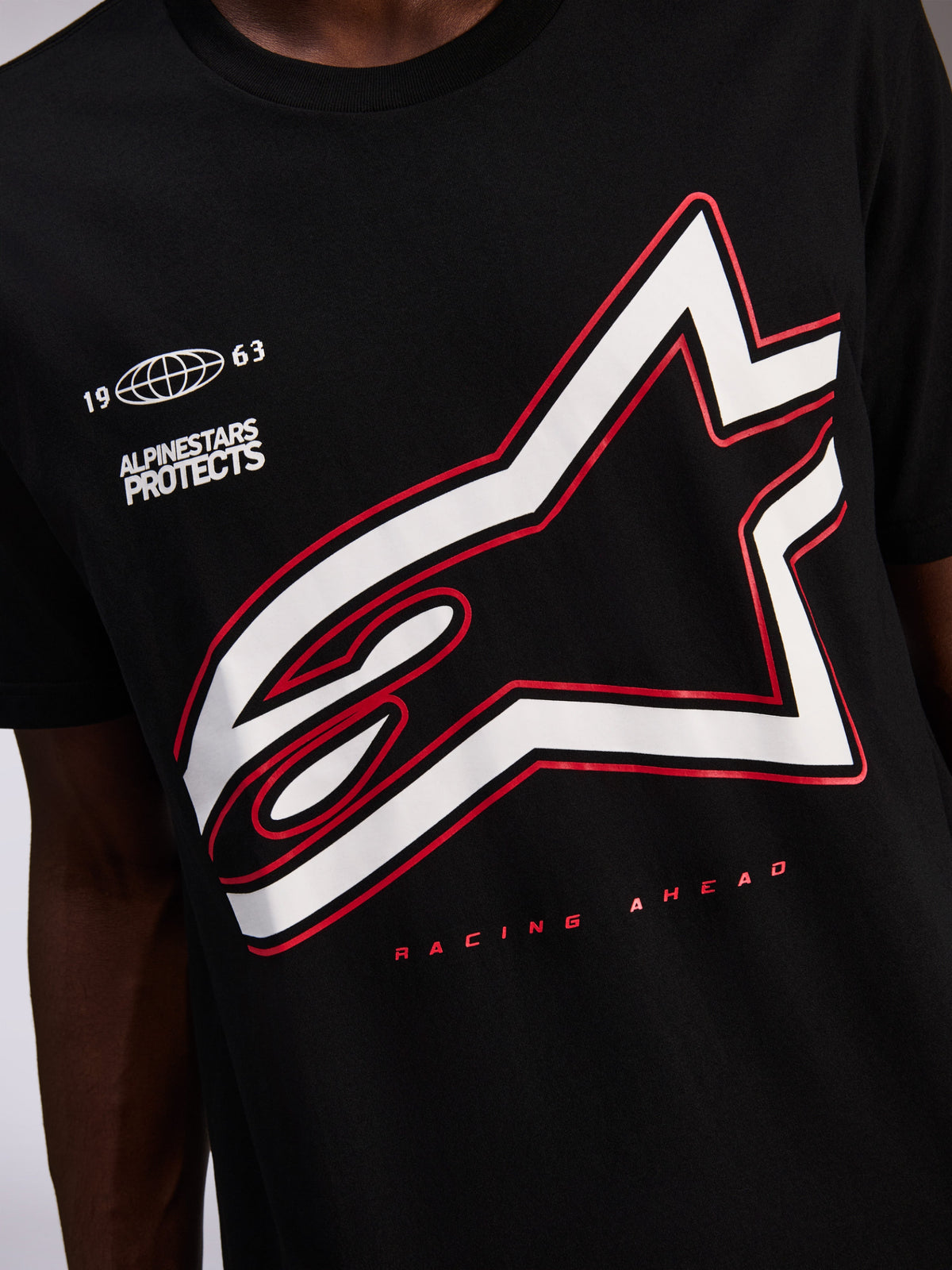 Alpinestars Authority CSF Tee, T-shirt a maniche corte, nero, grande logo Astars bianco con contorno rosso, testo 'Alpinestars Protects' e 'Racing Ahead', streetwear casual motorsport