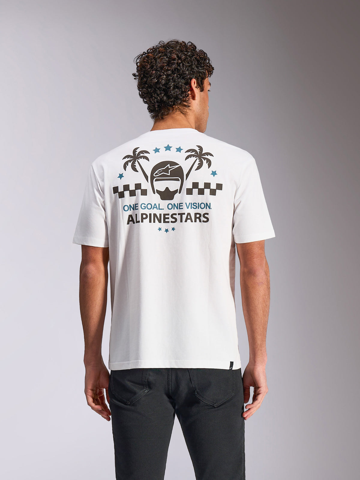 Alpinestars Order CSF Tee, t-shirt a maniche corte, bianco, vista posteriore con grafica di casco e palme e scritta 'ONE GOAL. ONE VISION.', streetwear casual motorsport