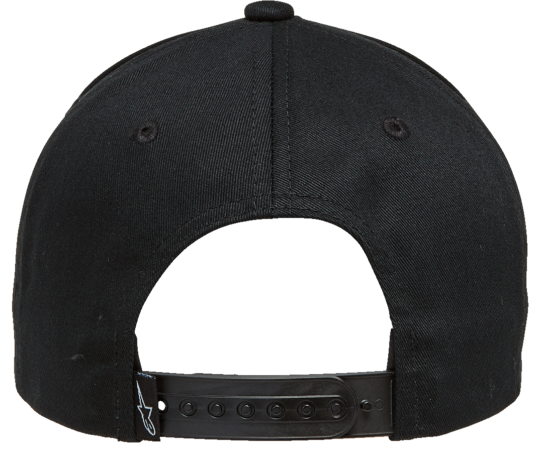 Cappello Alpinestars Rostrum, vista posteriore, nero, chiusura snapback regolabile con piccolo logo a stella bianco, copricapo in tessuto twill ispirato al motorsport