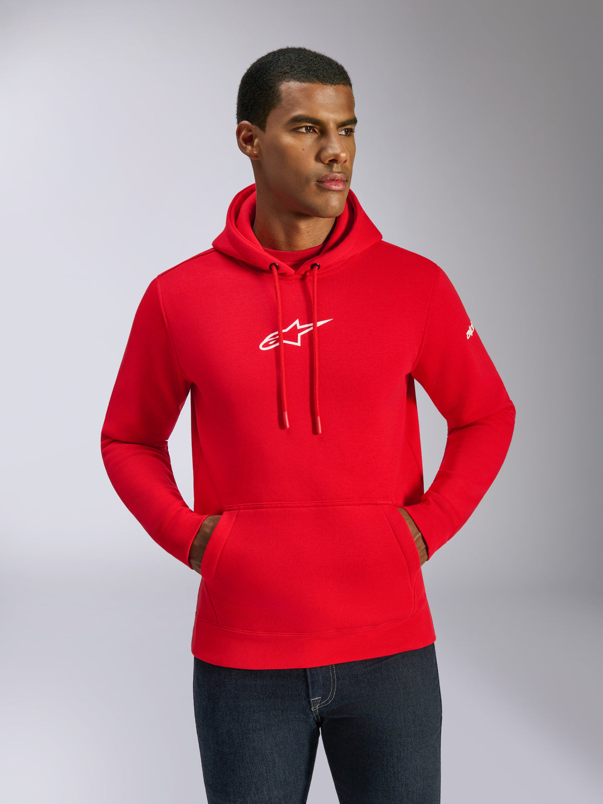 Alpinestars Frontal Hoodie, felpa rossa con cappuccio, logo Astars bianco sul petto, cappuccio con cordino, tasca a marsupio, abbigliamento streetwear casual ispirato al motorsport