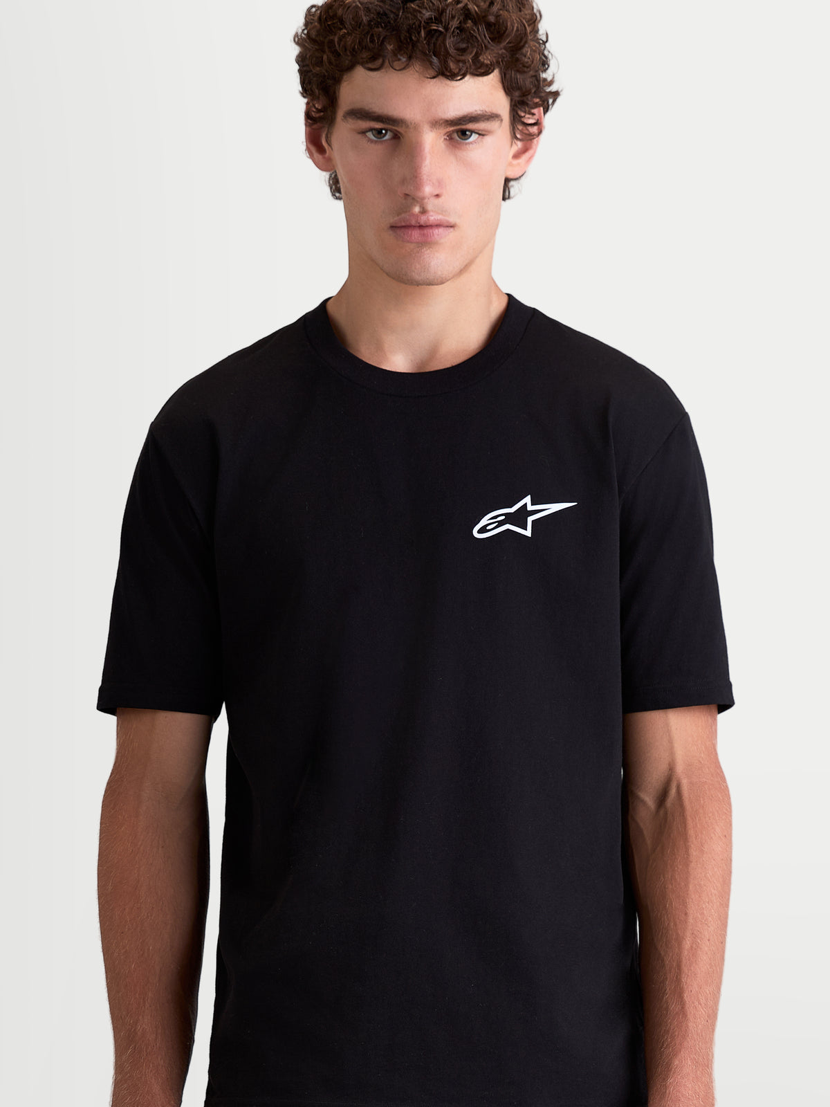 Alpinestars Maglietta Combo Back CSF, maglietta a maniche corte da uomo, nero, con piccolo logo Astars bianco sul petto, in misto cotone e poliestere, stile casual e sportswear ispirato al motorsport