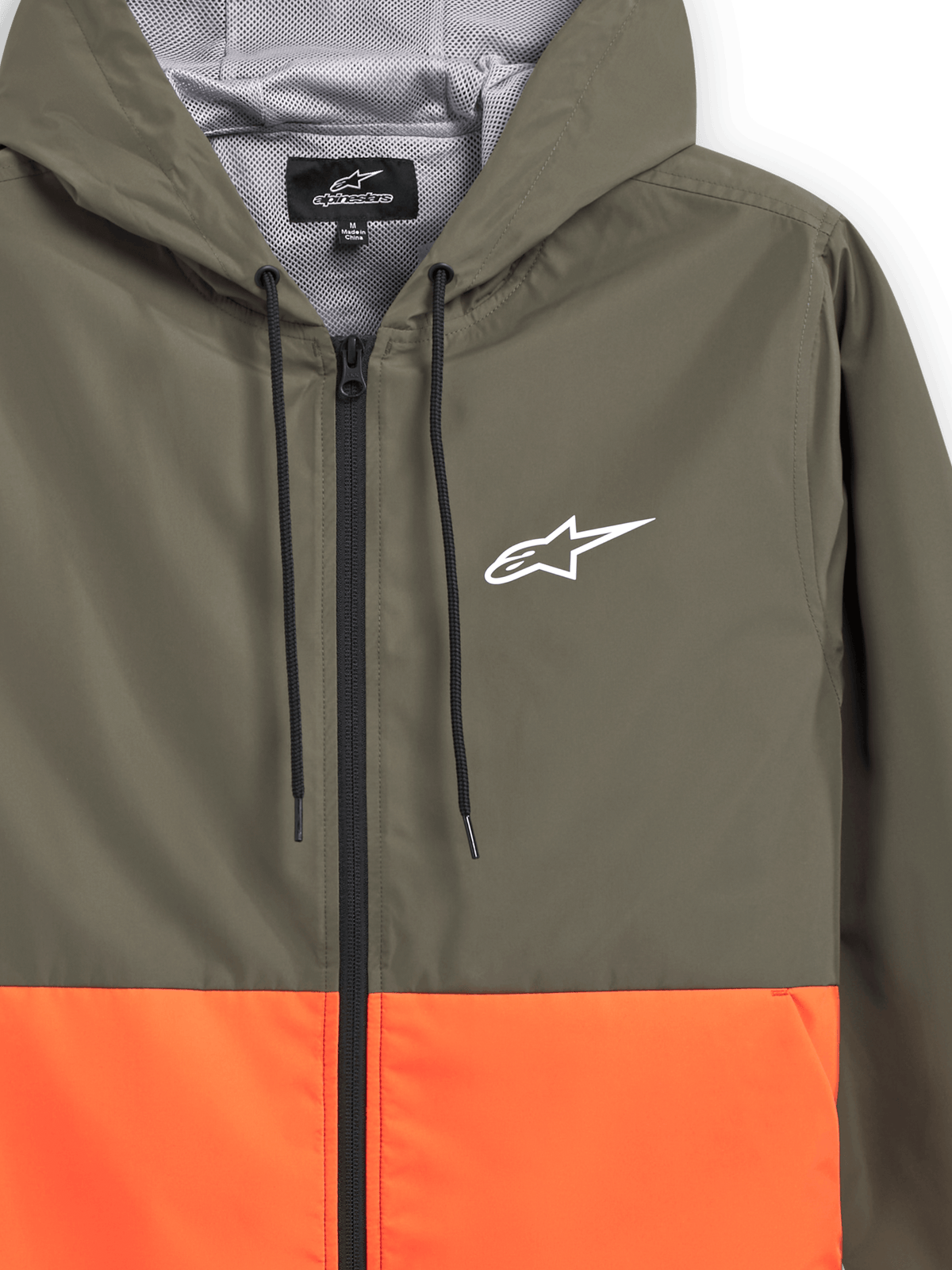 Giacca a vento Alpinestars Speeder, giacca a vento leggera con cappuccio, design color-block in verde militare e arancione, logo Alpinestars bianco sul petto, cappuccio foderato in rete con cordini neri, abbigliamento sportivo casual