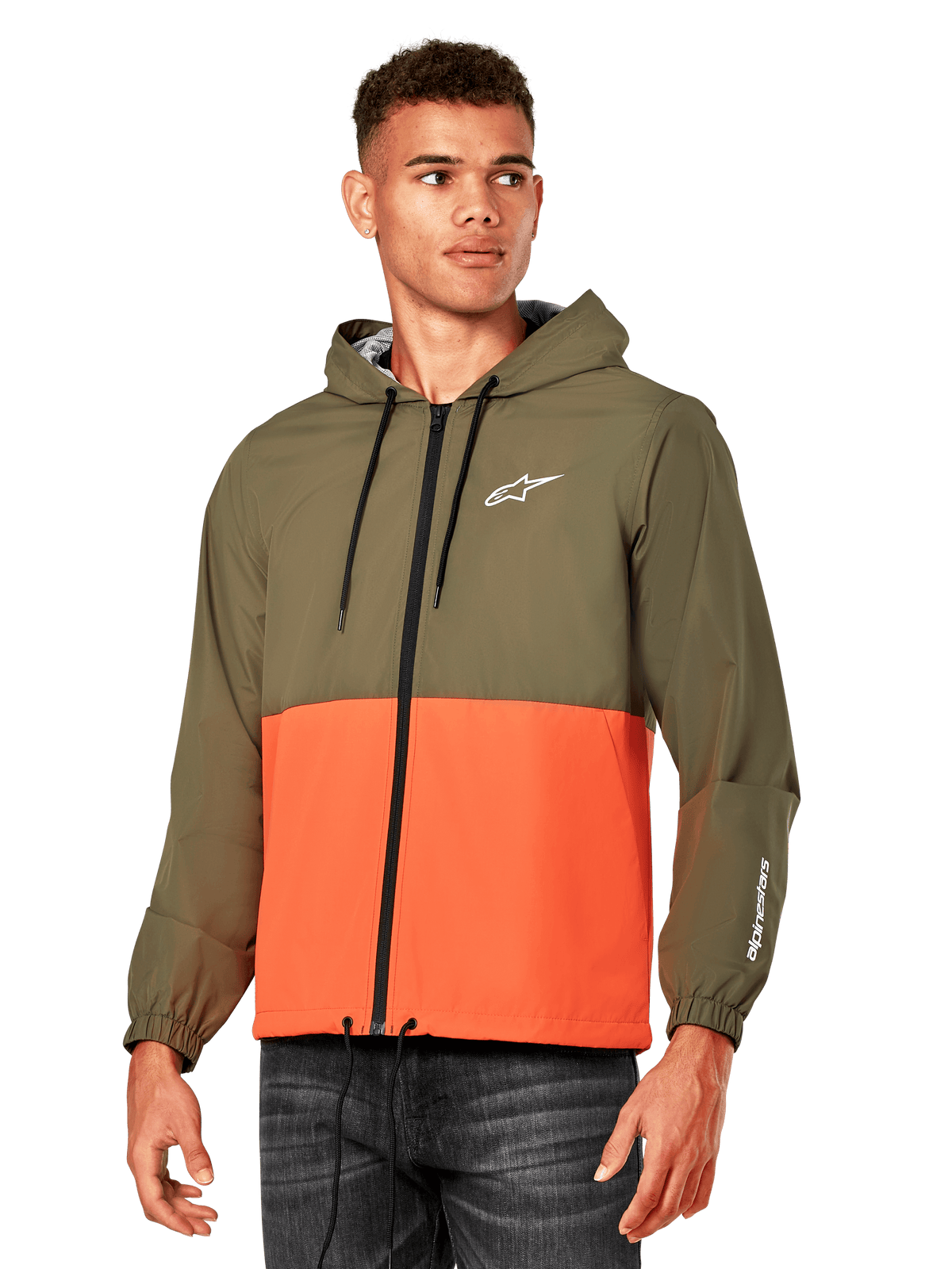 Giacca a vento Alpinestars Speeder, giacca a vento leggera con cappuccio, arancione militare e verde oliva, design a blocchi di colore con logo bianco sul petto e sulla manica, capospalla casual ispirato al motorsport