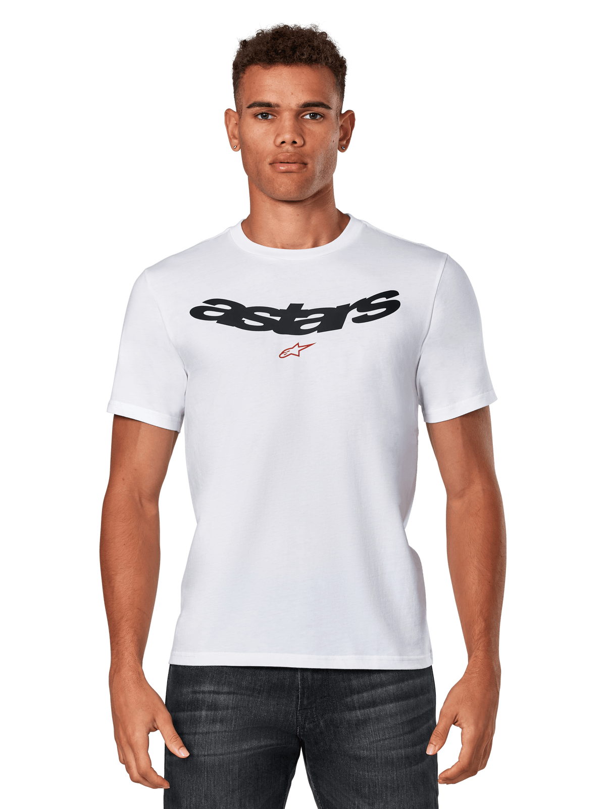 Alpinestars Elliptic CSF Tee, t-shirt bianca a maniche corte indossata da un modello, logo Astars arcuato nero con grafica a stella rossa sul petto, abbigliamento casual motorsport