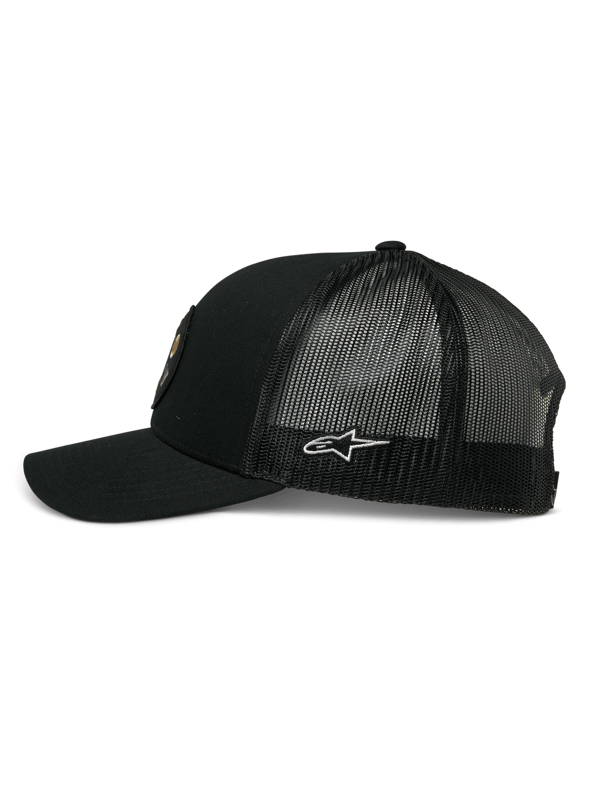 Alpinestars Gambit Trucker Hat, nero, vista laterale con visiera curva e retro in rete, logo a stella Alpinestars bianco sul lato, copricapo casual ispirato al motorsport