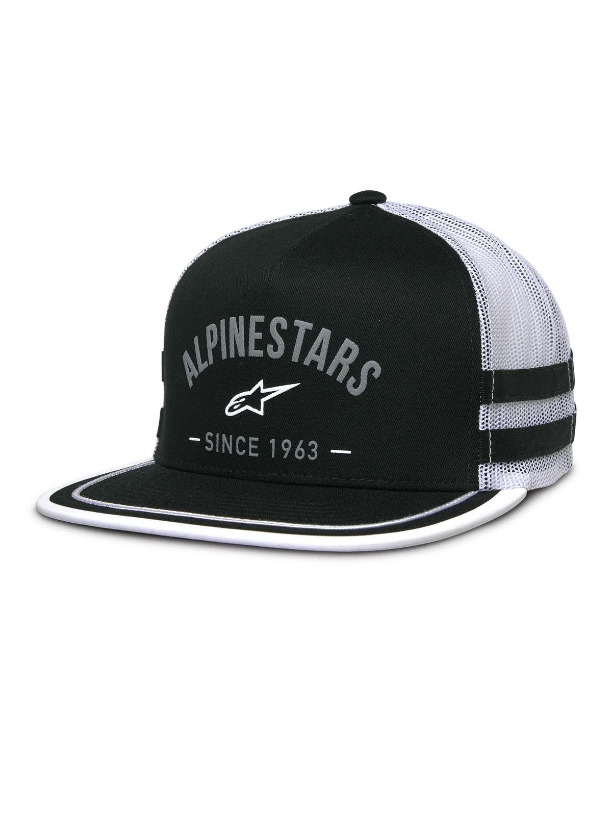 Alpinestars Backline Trucker Hat, parte anteriore in twill nero e retro in mesh bianco, visiera piatta con rifinitura suttache bianca sul bordo, logo Alpinestars grigio ad arco con scritta Since 1963, strisce laterali applicate, cappellino snapback casual ispirato al motorsport