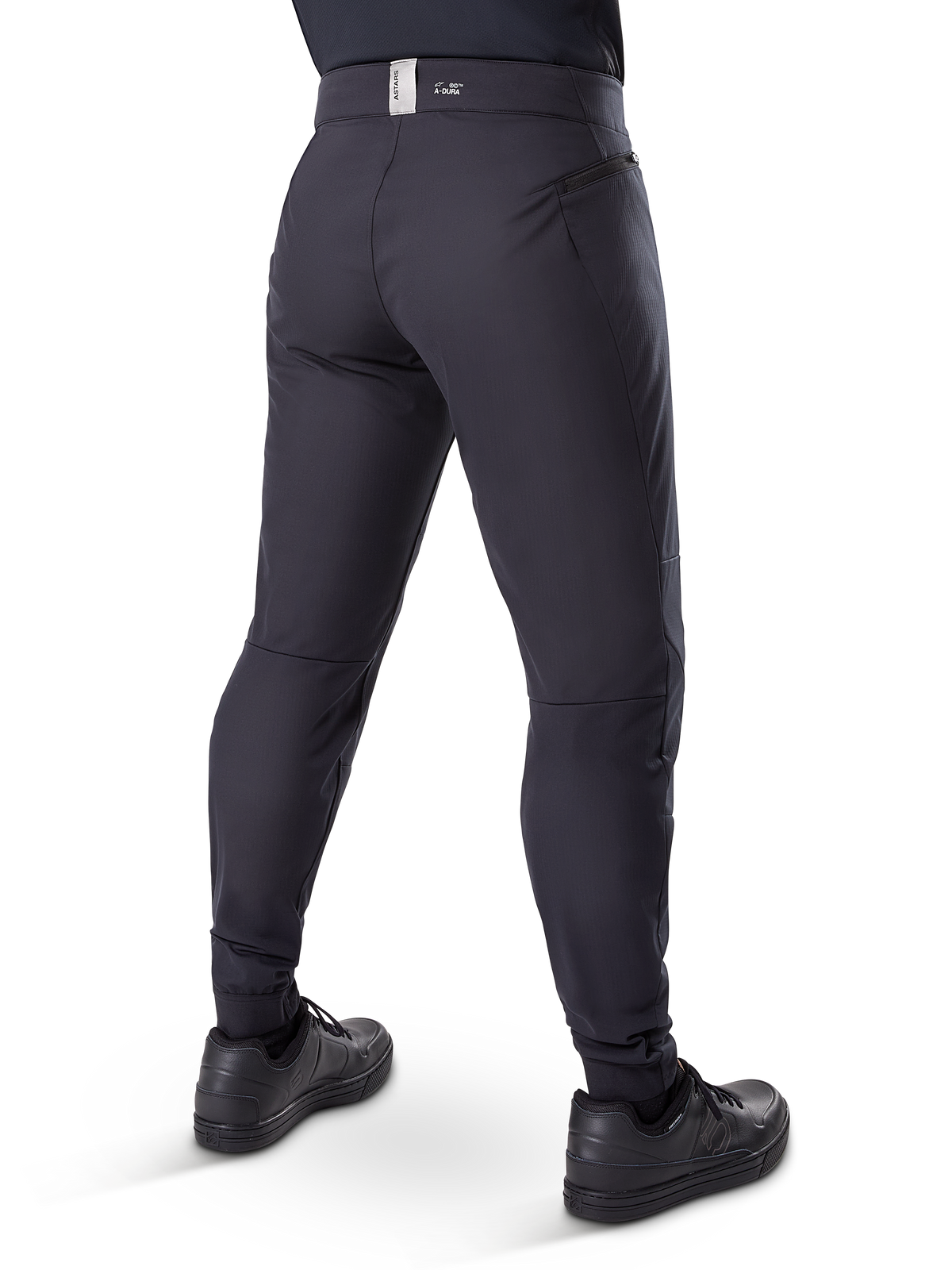 Alpinestars Pantaloni Termici A-Dura, pantaloni da mountain bike, nero, vista posteriore con tasche con cerniera e marchio sulla vita, vestibilità affusolata per il ciclismo in climi freddi