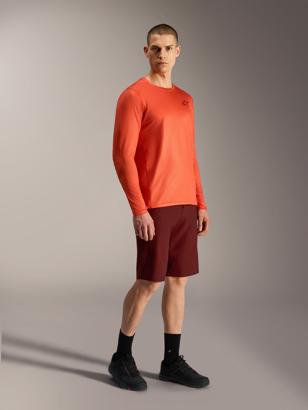 Maglia Alpinestars A-Dura Air arancione e pantaloncini A-Dura Ride bordeaux, abbigliamento tecnico professionale per MTB.