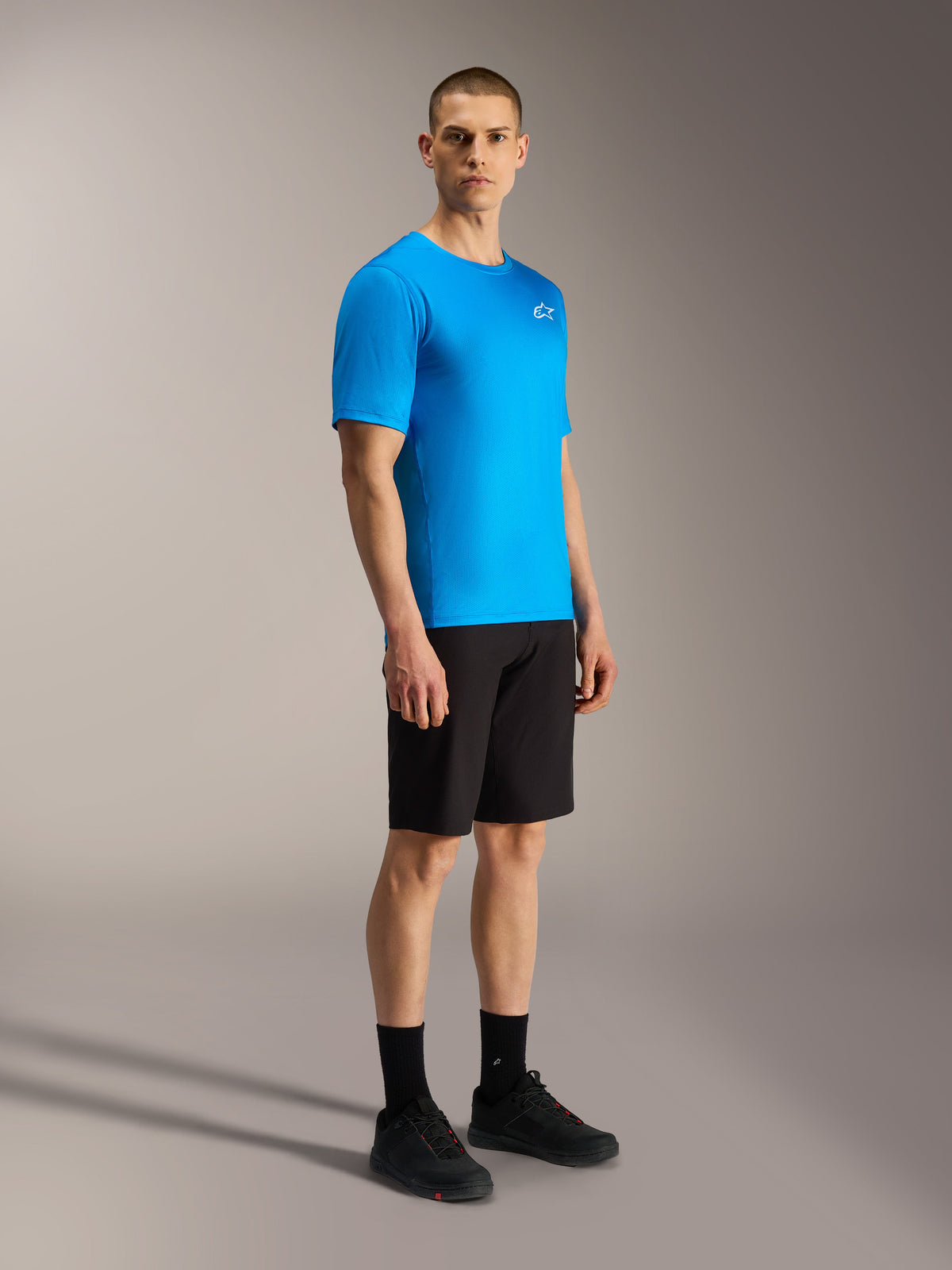 Maglia Alpinestars A-Dura Air SS blu e pantaloncini A-Dura Ride neri, abbigliamento tecnico da MTB per uomo.