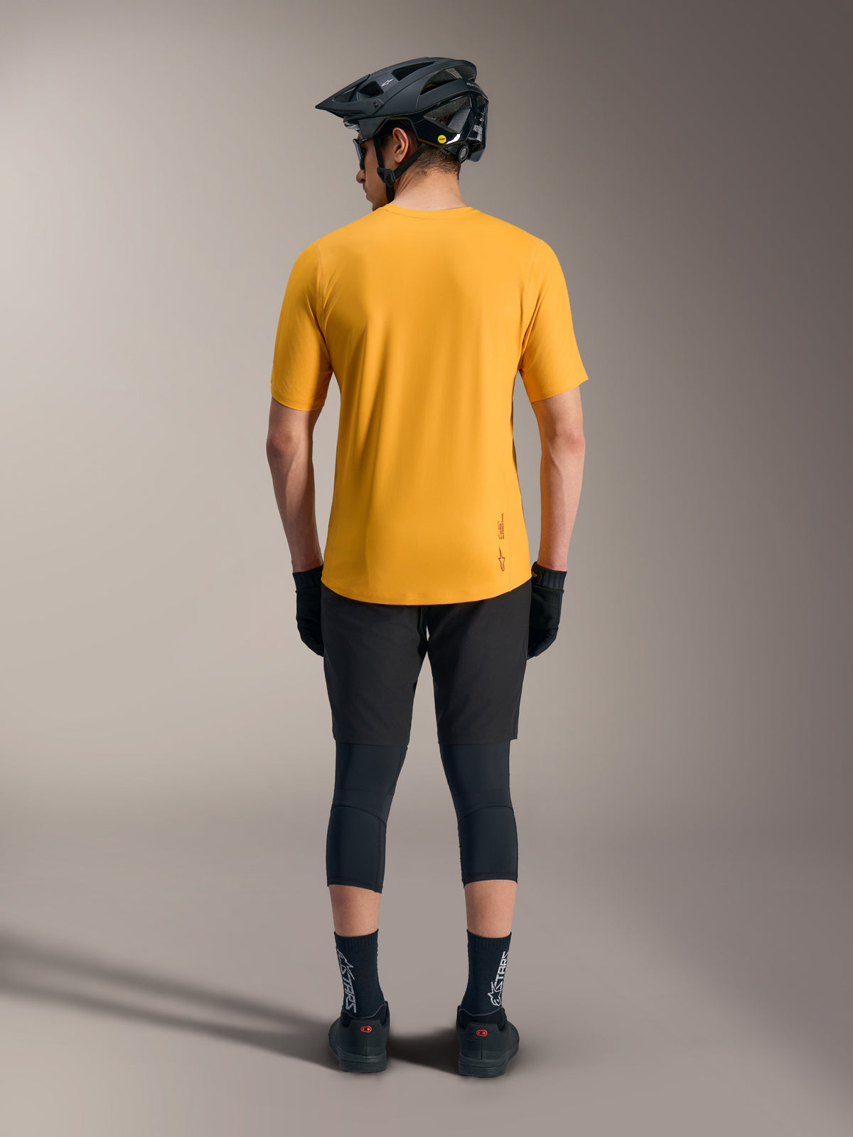 Maglia Alpinestars A-Dura Ride arancione, vista posteriore con coda lunga e logo, abbigliamento casual da mountain bike