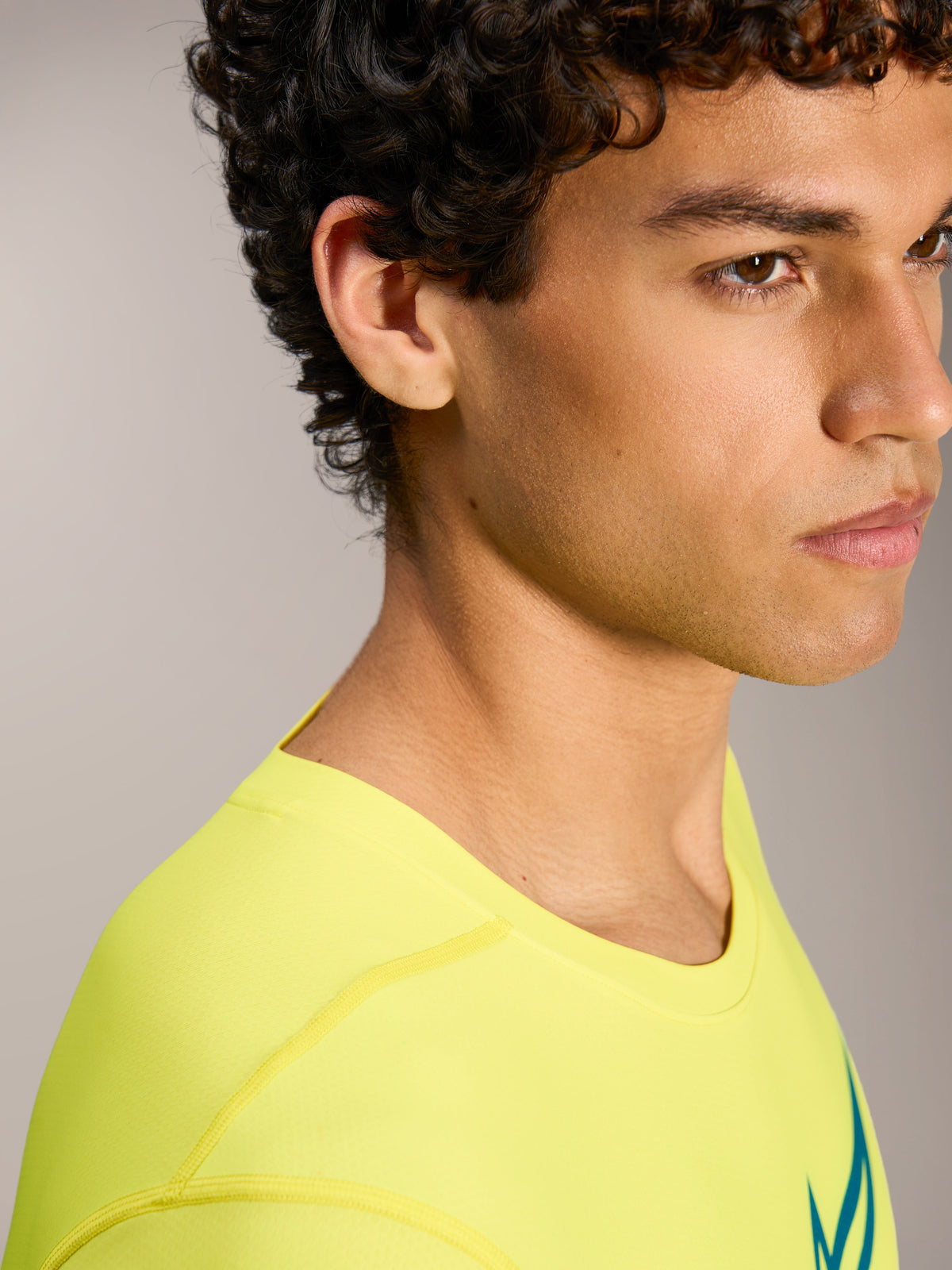 Maglia A-Dura Ride a maniche corte in Yellow Fluo, top da MTB performante con girocollo in tessuto leggero e flessibile.