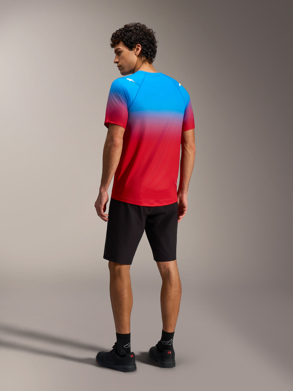 Maglia Alpinestars A-Dura ASTARS 2.0, sfumatura rosso e blu, vista posteriore, abbigliamento tecnico da MTB.
