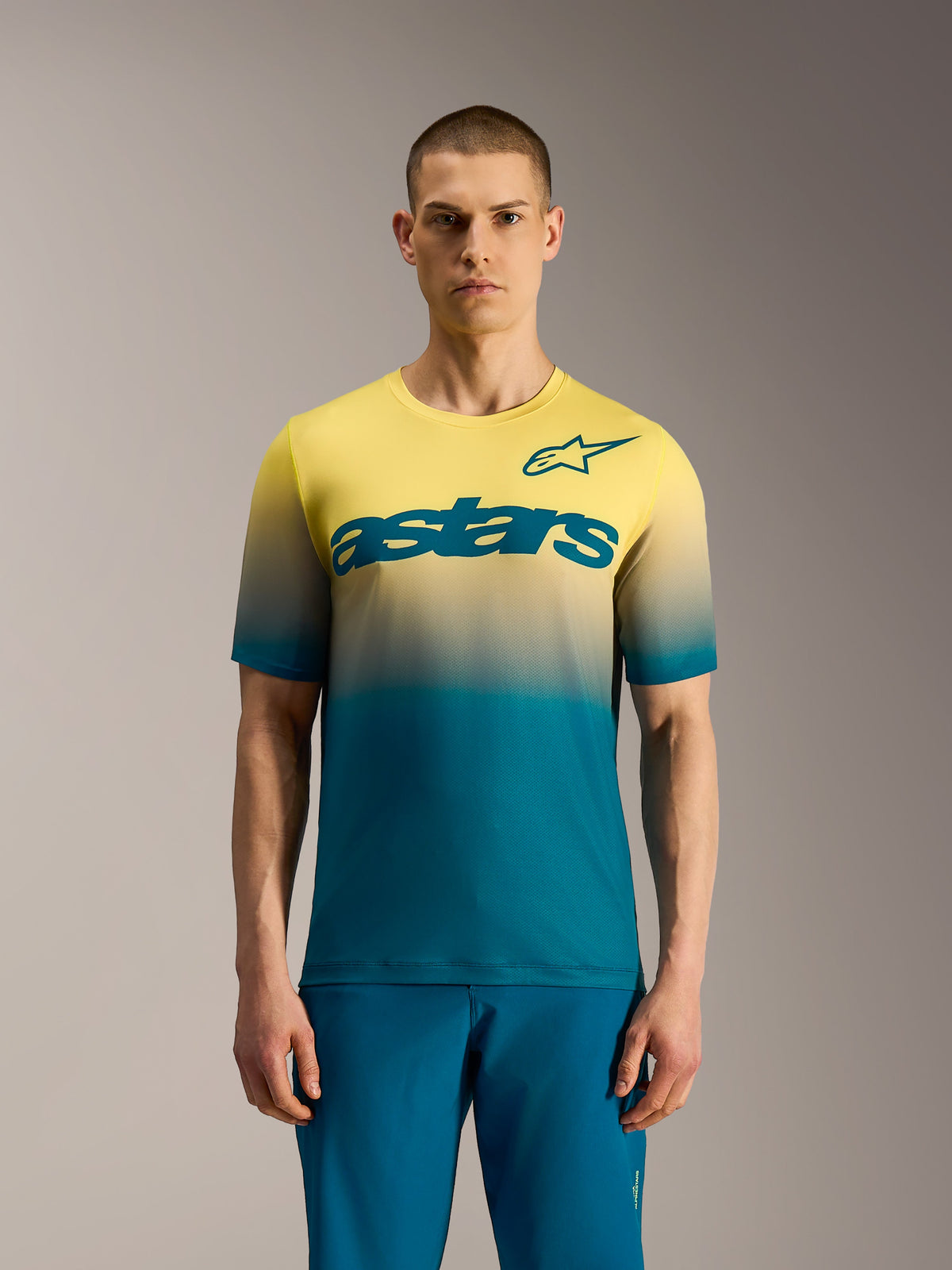 Maglia MTB A-Dura ASTARS 2.0 maniche corte, gradiente blu-verde e giallo fluo con logo Astars sul petto.