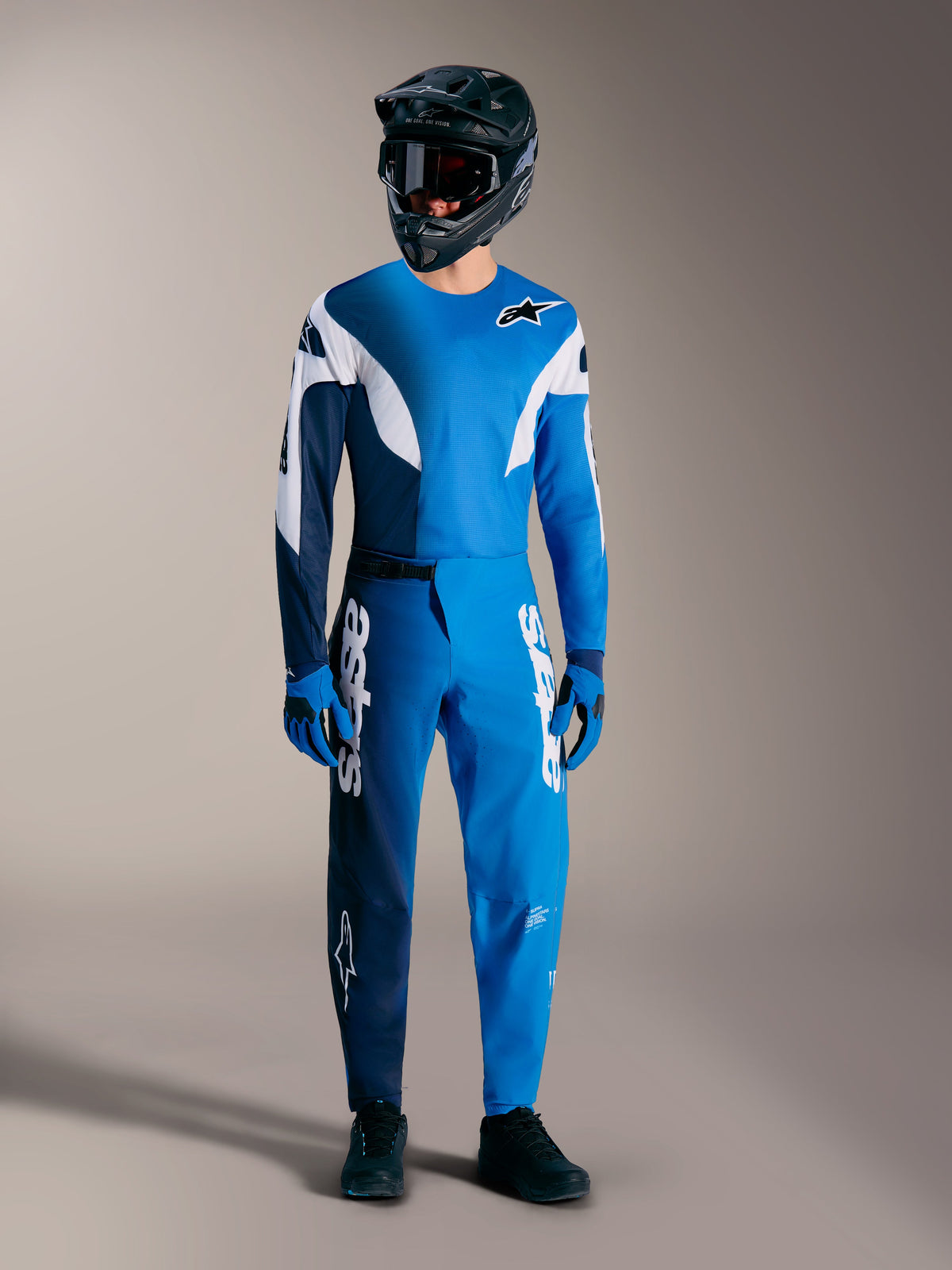 Kit Alpinestars A-Supra Elite 2026 in faded bright blue, maglia tecnica e pantaloni da gara per performance MTB.