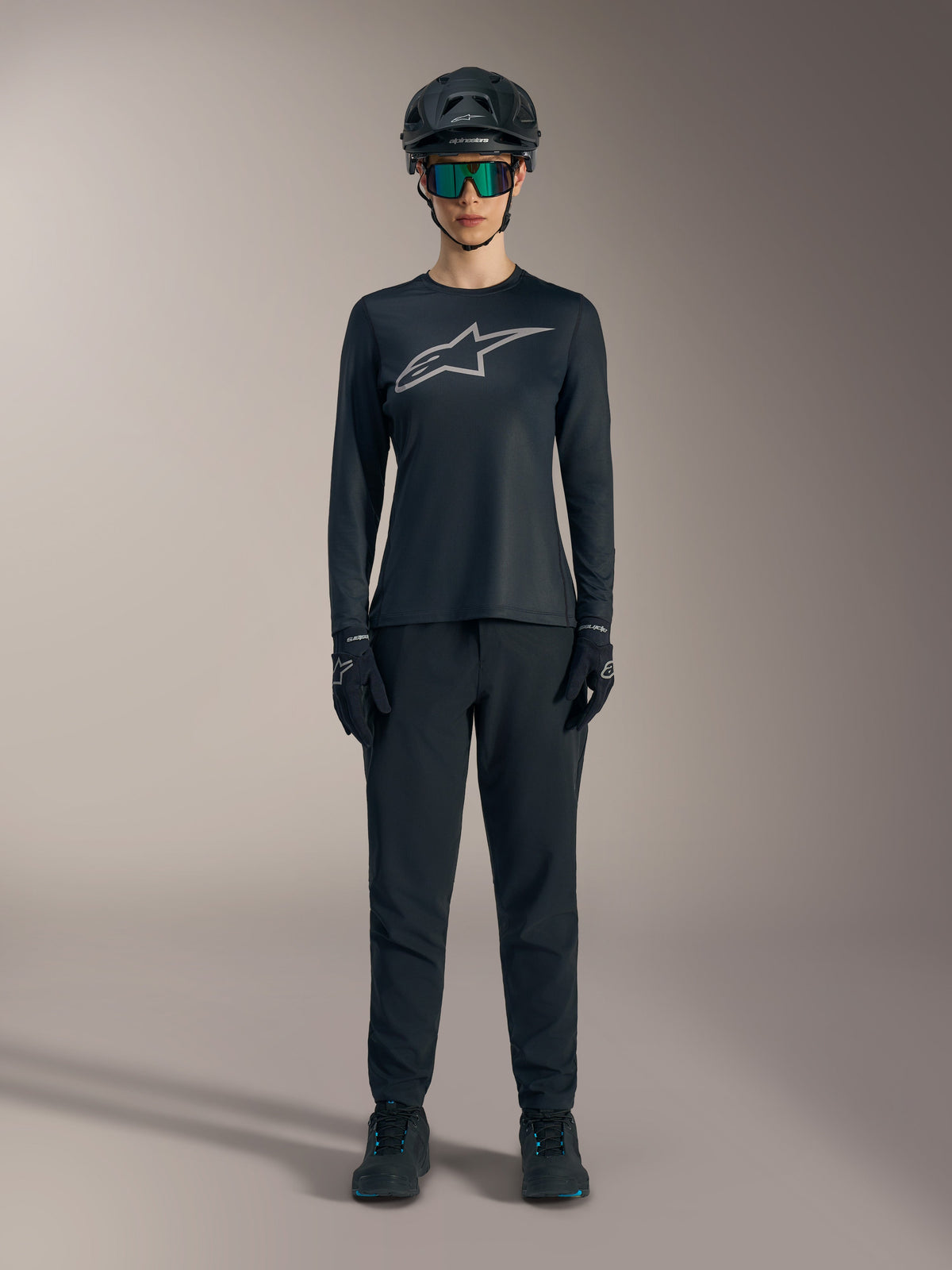 Maglia Alpinestars Stella A-Dura Ride nera a maniche lunghe con logo argento, ideale per la mountain bike