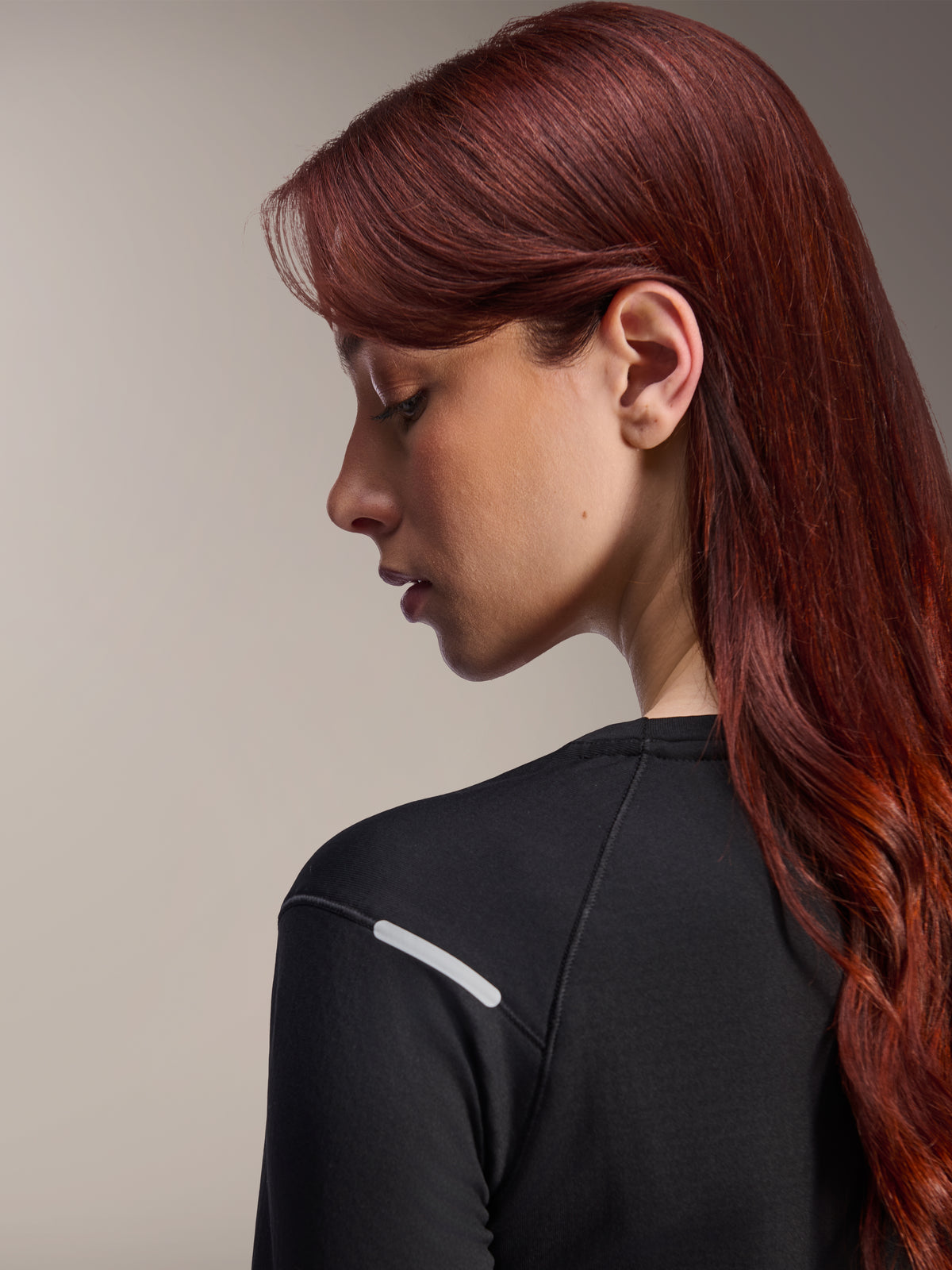 Alpinestars Stella A-Dura Thermal Jersey, maglia MTB a maniche lunghe da donna, nero, vista laterale ravvicinata che mette in risalto la striscia riflettente argentata sulla spalla, tessuto tecnico isolante per mountain bike