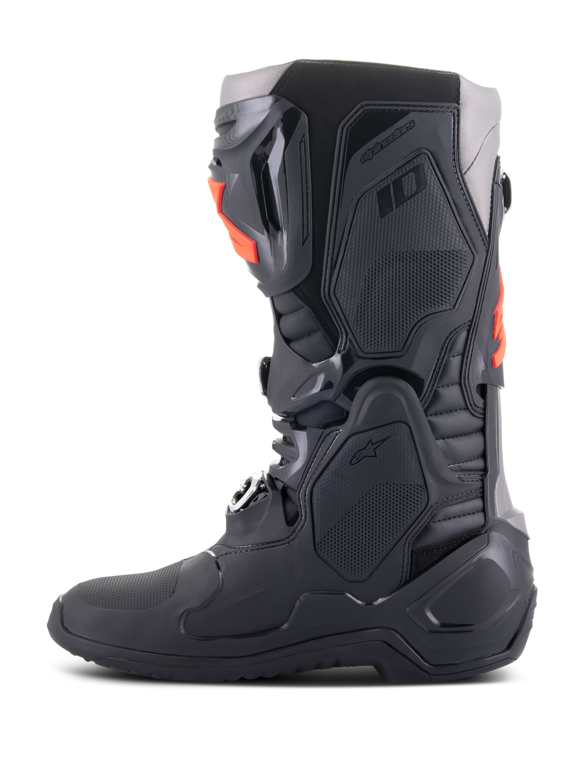 Stivali Alpinestars Tech 10, stivali da motocross, nero e rosso fluo, vista di profilo laterale, con telaio multicomponente, piastre protettive in TPU, fibbie in alluminio e design aerodinamico per corse fuoristrada.