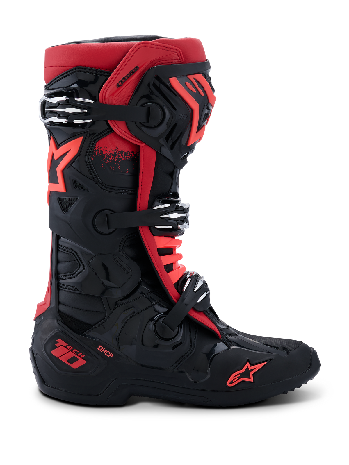 Stivali Alpinestars Tech 10, stivali da motocross, nero e rosso, vista di profilo laterale, tre fibbie in alluminio argentate, logo a stella rossa sul lato e sulla caviglia, marchio tecnologico DHCP sul tallone, telaio protettivo rinforzato per competizioni fuoristrada
