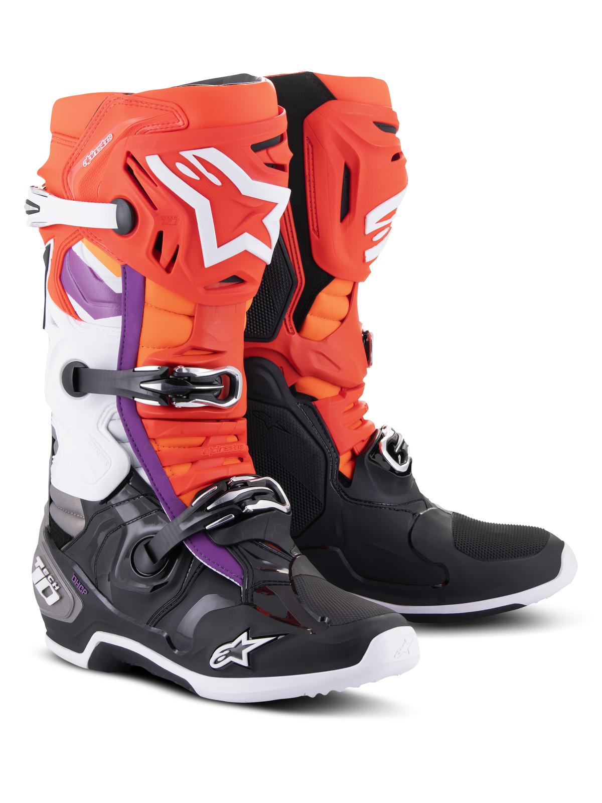 Alpinestars Tech 10 Boots, stivali da motocross, nero e arancione fluo con accenti rossi e viola, con sistema di chiusura a tripla fibbia, loghi Alpinestars bianchi su stinco e punta e guscio in TPU resistente per prestazioni da gara fuoristrada