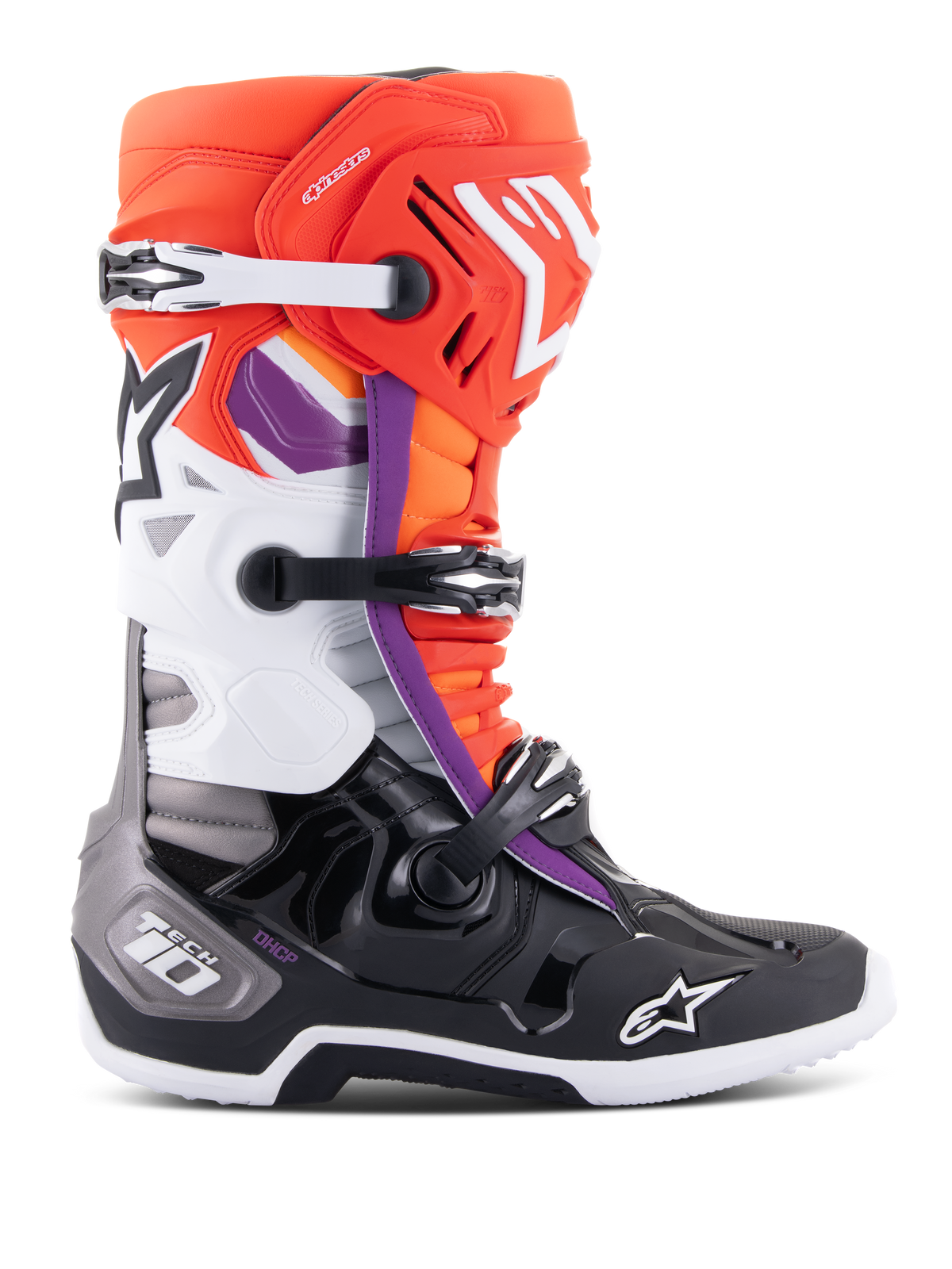 Stivali Alpinestars Tech 10, stivali da motocross, nero, arancione fluo, bianco e accenti viola, con sistema di chiusura a tripla fibbia, loghi a stella su stinco e punta e protezione del tallone DHCP, vista laterale di calzature da corsa fuoristrada.