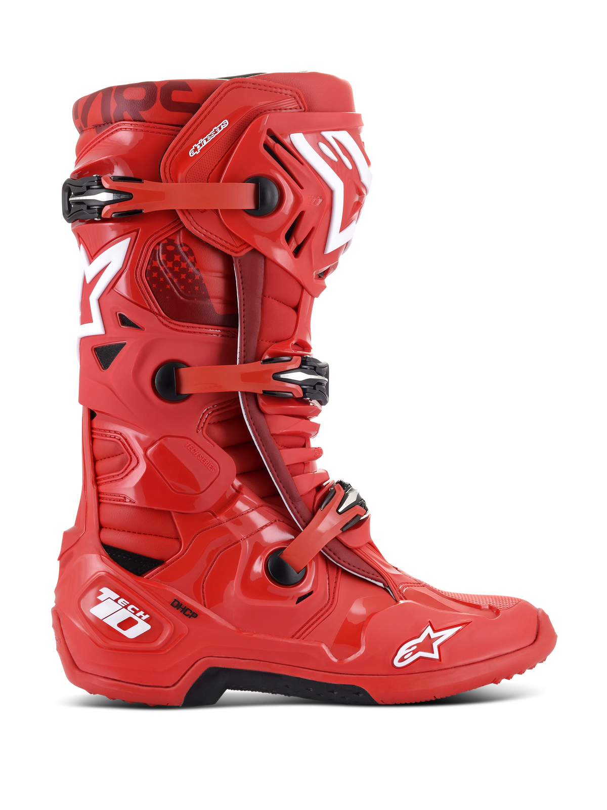 Stivali Alpinestars Tech 10, stivali da motocross, rossi con dettagli bianchi e neri, vista laterale con sistema di chiusura a tre fibbie, scocca in TPU rinforzata, loghi a stella bianchi e marchio tecnologico DHCP