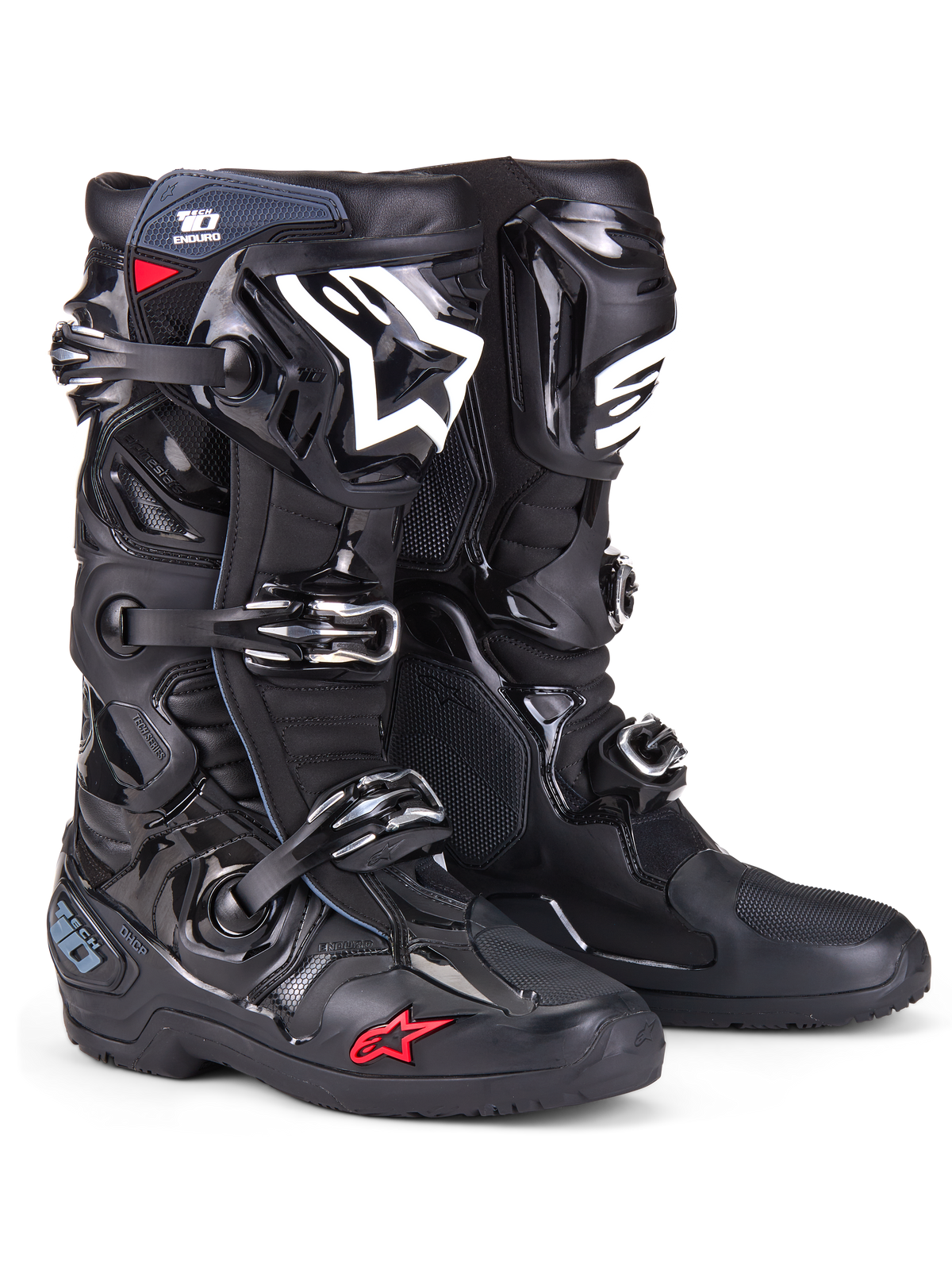 Stivali Alpinestars Tech 10 Enduro, stivali da motocross, nero con logo bianco sullo stinco e piccolo dettaglio a stella rossa, caratterizzati da sistema di chiusura a tripla fibbia, resistente protezione in TPU e suola specifica per enduro per corse fuoristrada