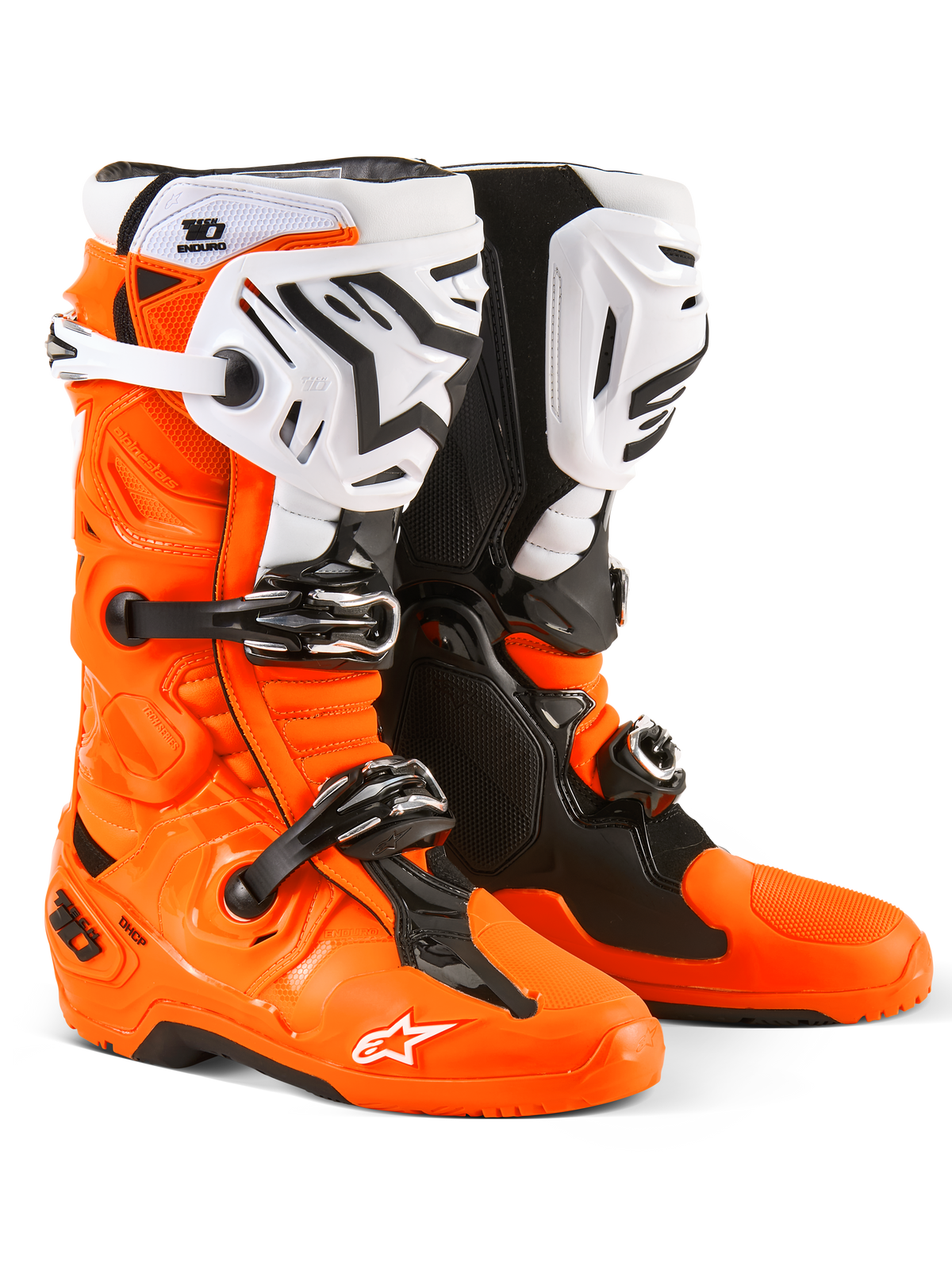 Alpinestars Tech 10 Enduro Boots, stivali da motocross ed enduro, arancione fluo, nero e bianco, con sistema di chiusura a tripla fibbia, parastinchi bianchi con logo Alpinestars nero e suole a doppio composto, calzature protettive per fuoristrada