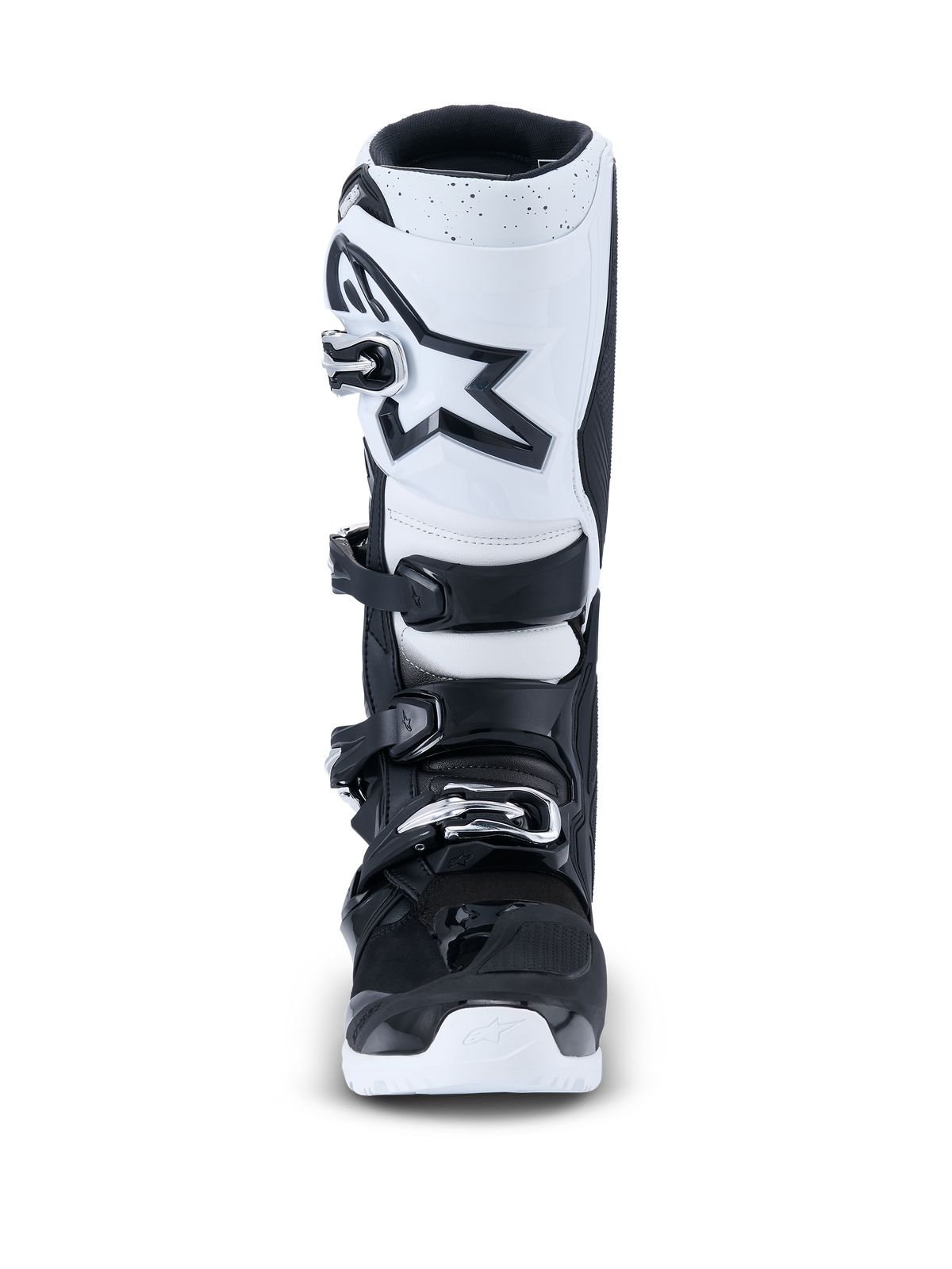Alpinestars stivali Tech 7 Enduro 2026, stivali da motocross, nero e bianco, vista frontale con placca tibiale bianca e logo a stella nero, sistema di chiusura a quattro fibbie e suola bianca resistente