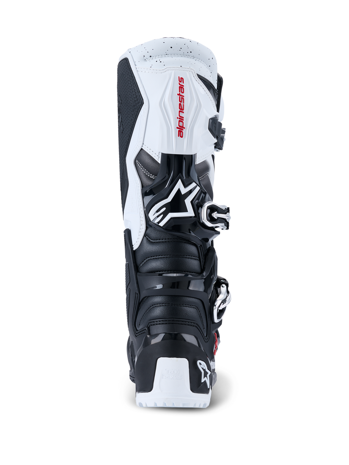 Alpinestars 2026 Tech 7 Enduro Boots, stivali da motocross ed enduro, nero e bianco, vista posteriore che mostra le piastre protettive in TPU su tallone e polpaccio, logo Alpinestars rosso su pannello superiore bianco e sistema di chiusura con fibbie argentate, progettati per il fuoristrada ad alte prestazioni.