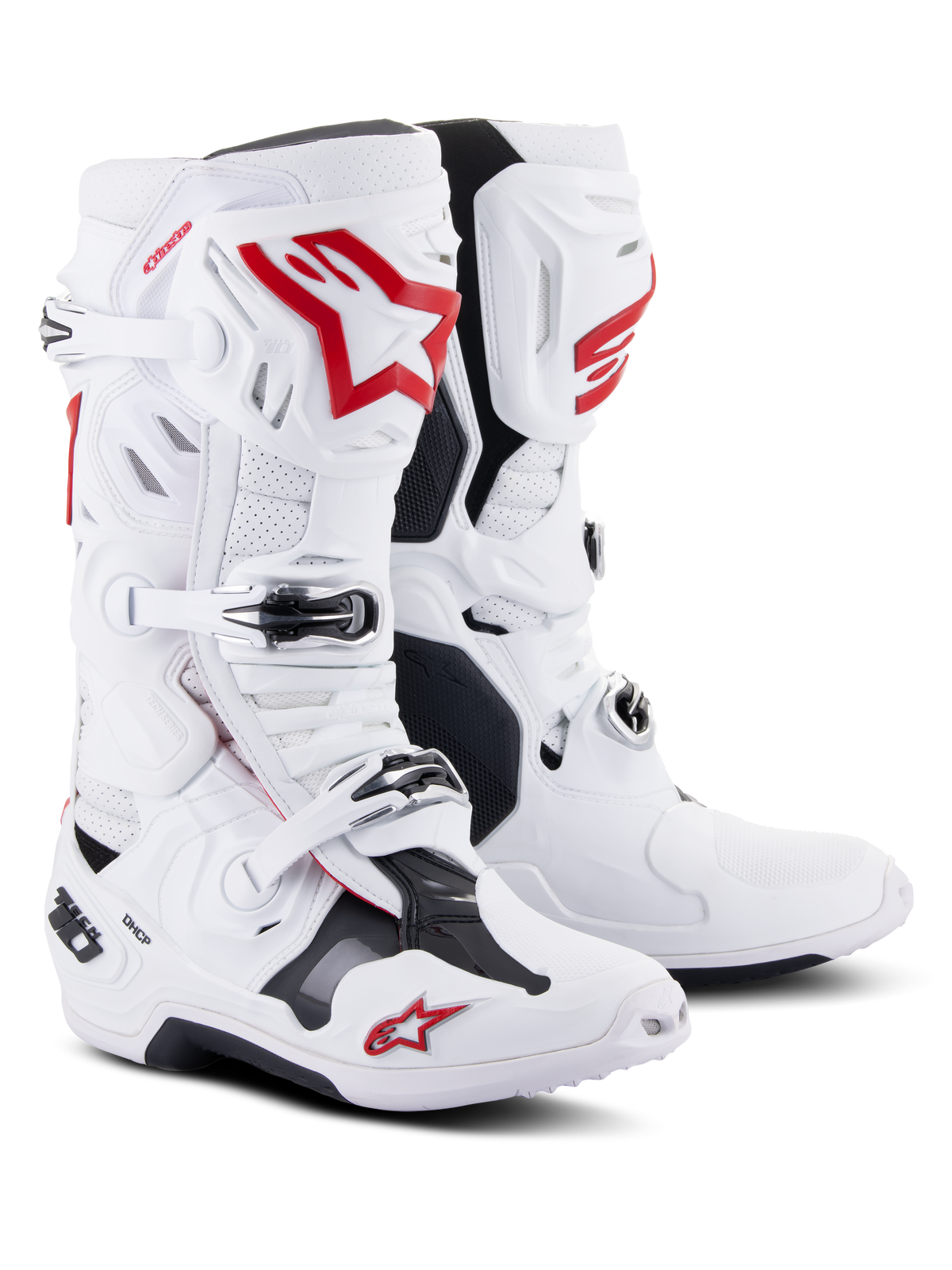Stivali Alpinestars Tech 10 Supervented, stivali da motocross, bianco e rosso brillante, con microfibra traforata per la circolazione dell'aria, vistosi loghi Astars rossi, chiusure a fibbia nere e telaio in TPU rinforzato per prestazioni fuoristrada.