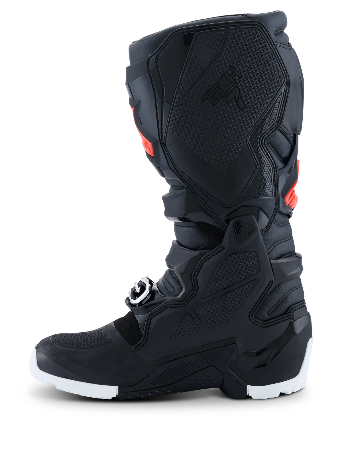 Stivali Alpinestars 2026 Tech 7 Enduro Drystar®, stivali da enduro e motocross, nero con accenti rosso fluo e bianchi, vista laterale di profilo che mette in risalto il pannello di grip mediale in TPU a nido d'ape e la suola bianca, costruzione impermeabile e resistente per prestazioni fuoristrada