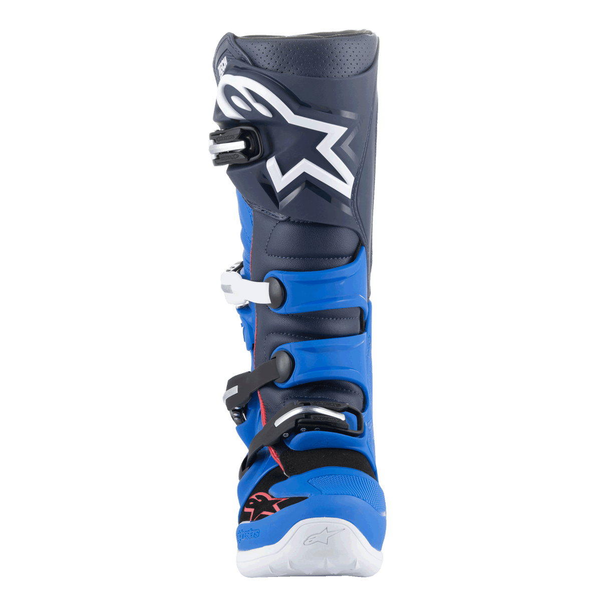 Stivali Alpinestars Tech 7, stivali da motocross, Alpine Blue, Night Navy e Bright Red, vista frontale con tomaia blu navy scuro, grande logo Astars bianco, pannelli protettivi in TPU blu acceso e sistema di chiusura a fibbie, calzature ad alte prestazioni per il fuoristrada
