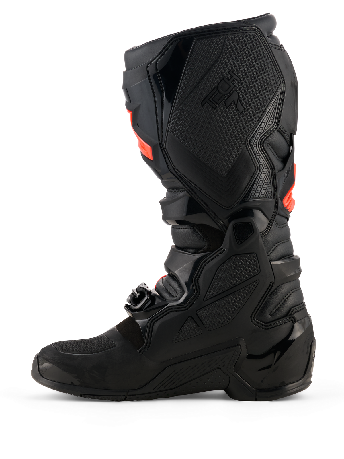 Stivali Alpinestars Tech 7, stivali da motocross, nero con accenti rosso fluo, vista di profilo del lato mediale con protezioni in TPU, sistema a fibbie e pannelli grip testurizzati per prestazioni fuoristrada
