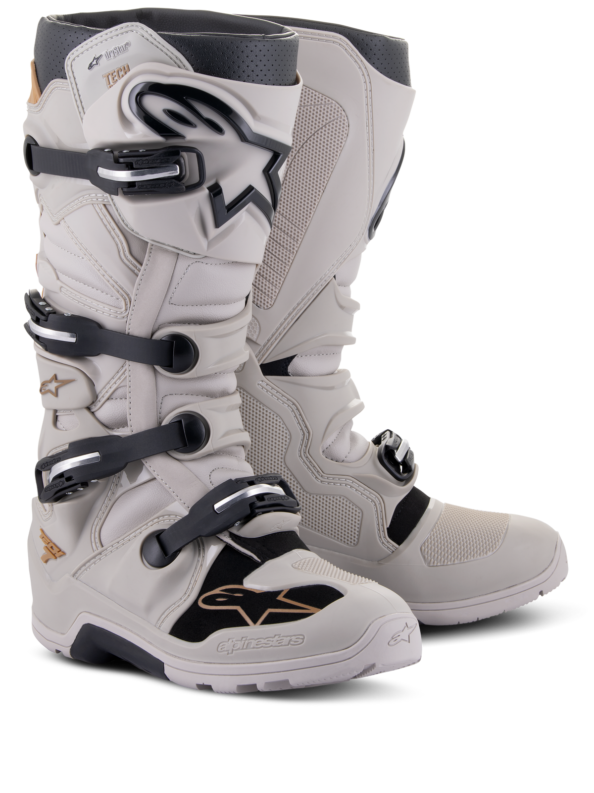 Stivali Alpinestars Tech 7 Enduro Drystar®, stivali da enduro off-road, grigio sabbia, dotati di quattro chiusure a fibbia nere, membrana impermeabile, placca tibiale in TPU e suola robusta per motocross ed enduro