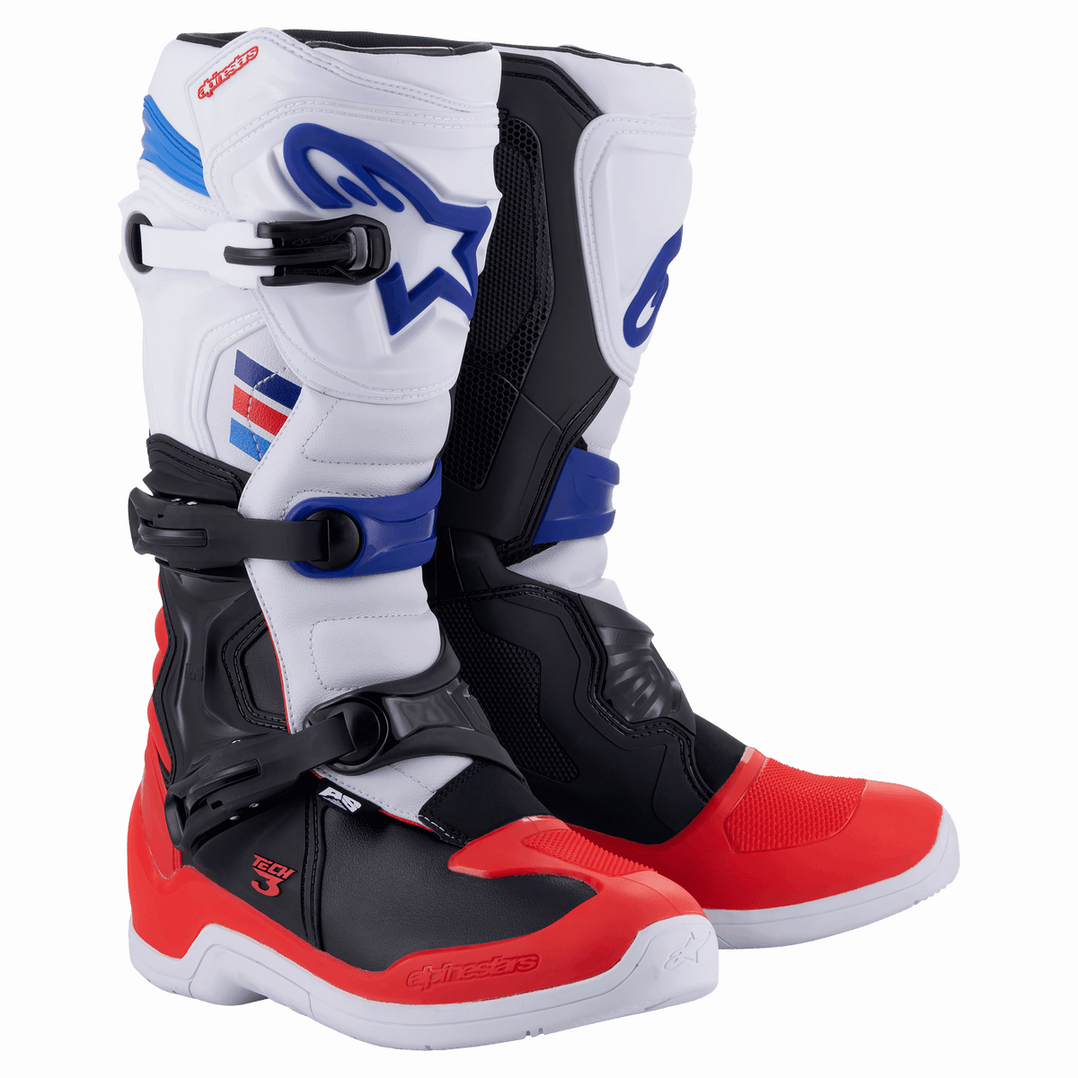 Stivali Alpinestars Tech 3, stivali da motocross e fuoristrada, bianco, rosso brillante e blu scuro, caratterizzati da chiusura a tripla fibbia, piastre in TPU su tibia e tallone, robusta struttura in microfibra con suole bianche e dettagli del logo blu