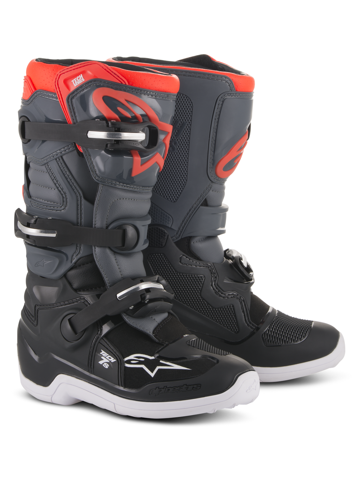 Stivali Alpinestars Youth Tech 7S, stivali da motocross, nero, grigio scuro e rosso fluorescente, con sistema di chiusura a quattro fibbie, piastra parastinchi protettiva in TPU, suola esterna bianca e logo Alpinestars rosso, progettati per giovani piloti off-road