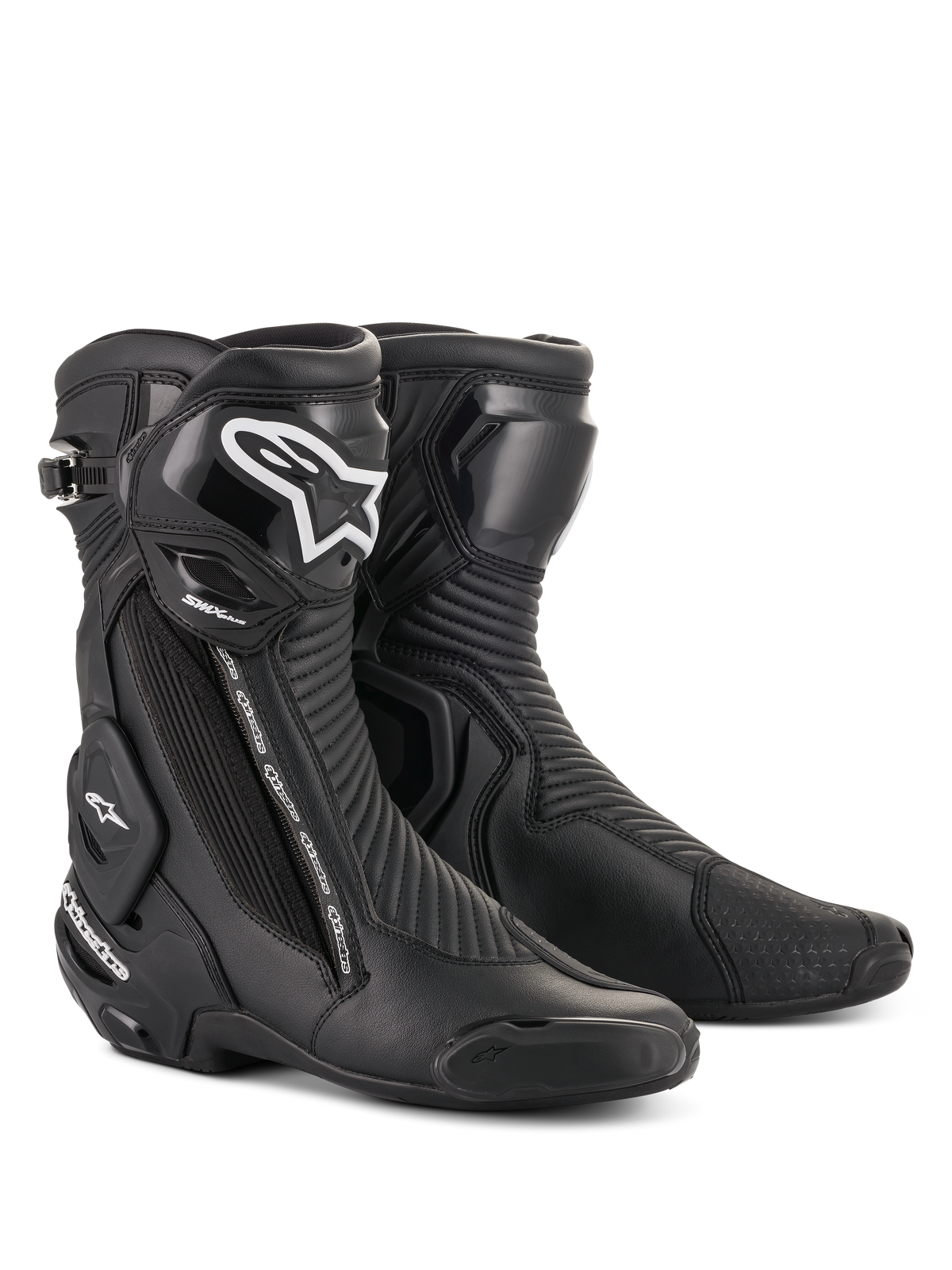 Alpinestars SMX Plus V2 Boots, stivali da moto racing, neri con logo bianco sulla tibia, design a caviglia alta, slider in punta rinforzati e protezione del tallone, chiusura laterale con zip, pannelli a fisarmonica a costine per la flessibilità, costruzione aerodinamica