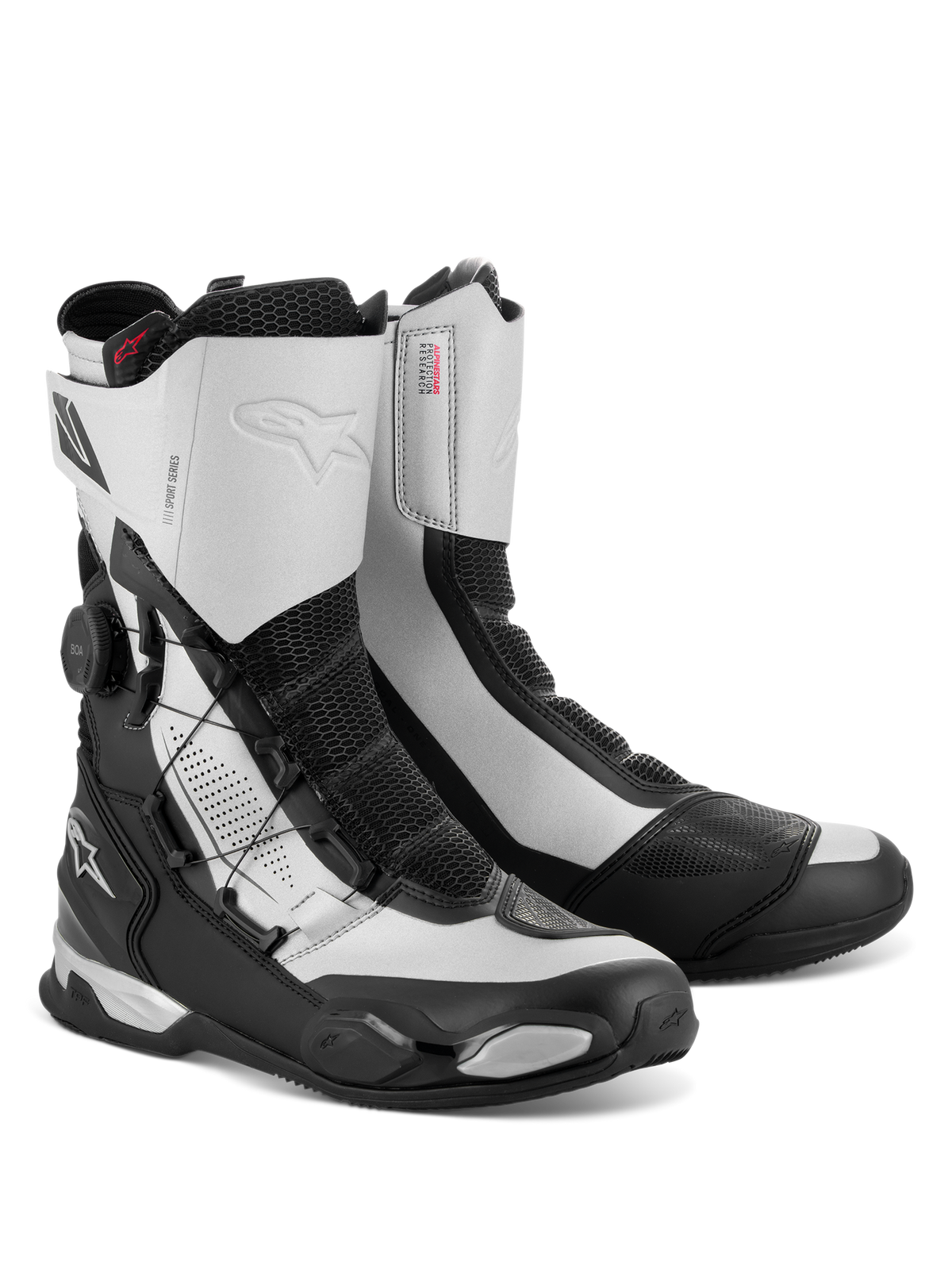 Stivali Alpinestars SP-X BOA, stivali da moto sport touring di media altezza, nero e argento, con sistema di chiusura laterale BOA Fit System, pannelli in mesh Rideknit e protezioni in TPU su punta e tallone, design sportivo con loghi Alpinestars